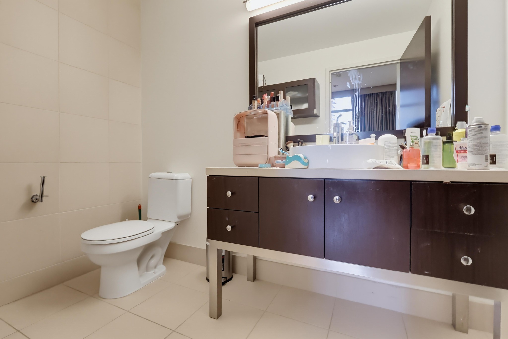 Virtual tour photo 45 of 84 for 1100 S Hope St Apt 1302