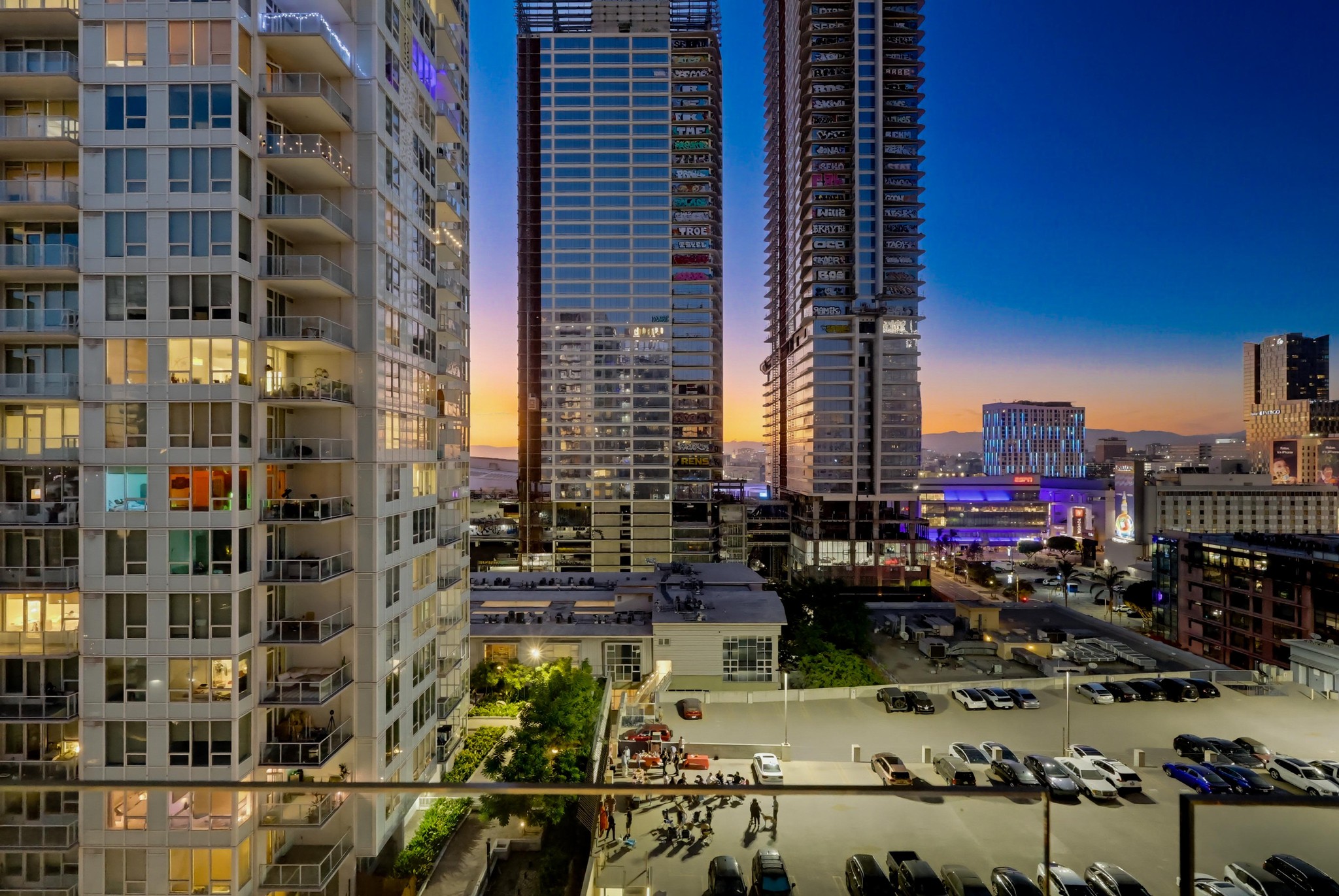 Virtual tour photo 60 of 84 for 1100 S Hope St Apt 1302