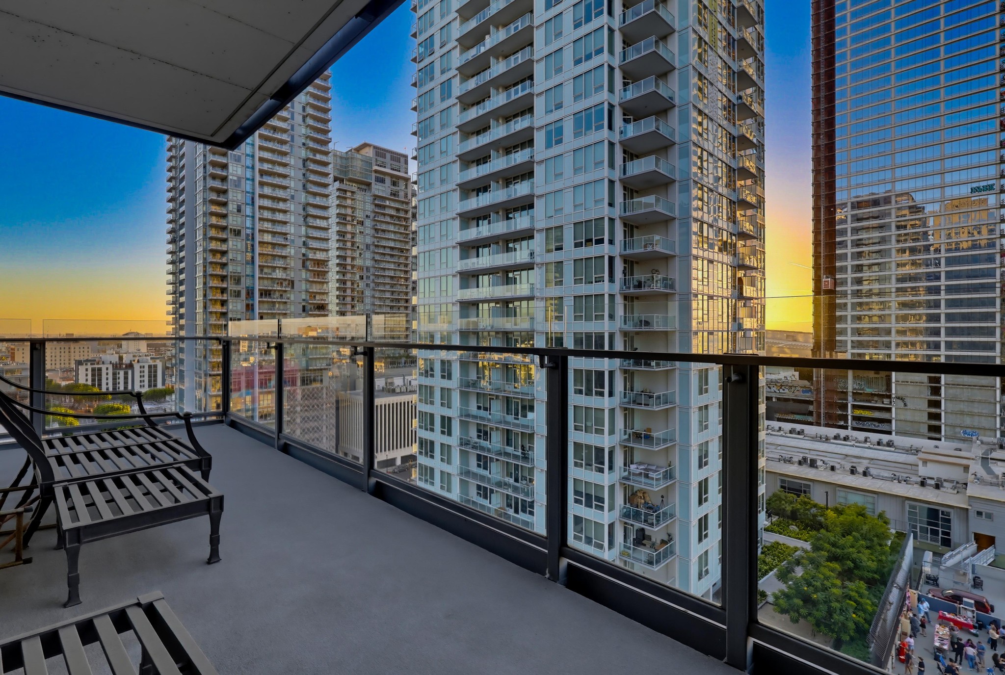 Virtual tour photo 62 of 84 for 1100 S Hope St Apt 1302