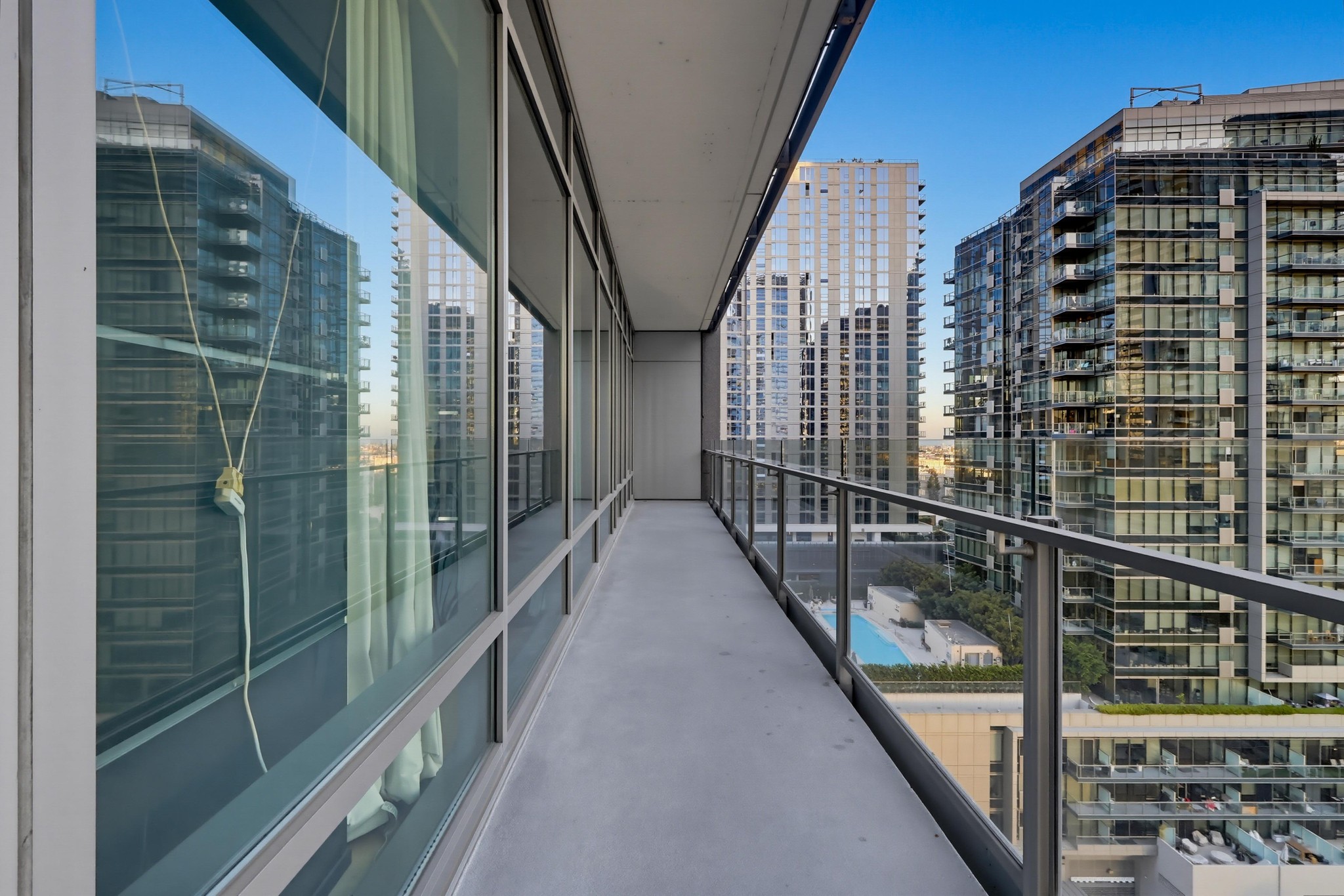 Virtual tour photo 65 of 84 for 1100 S Hope St Apt 1302