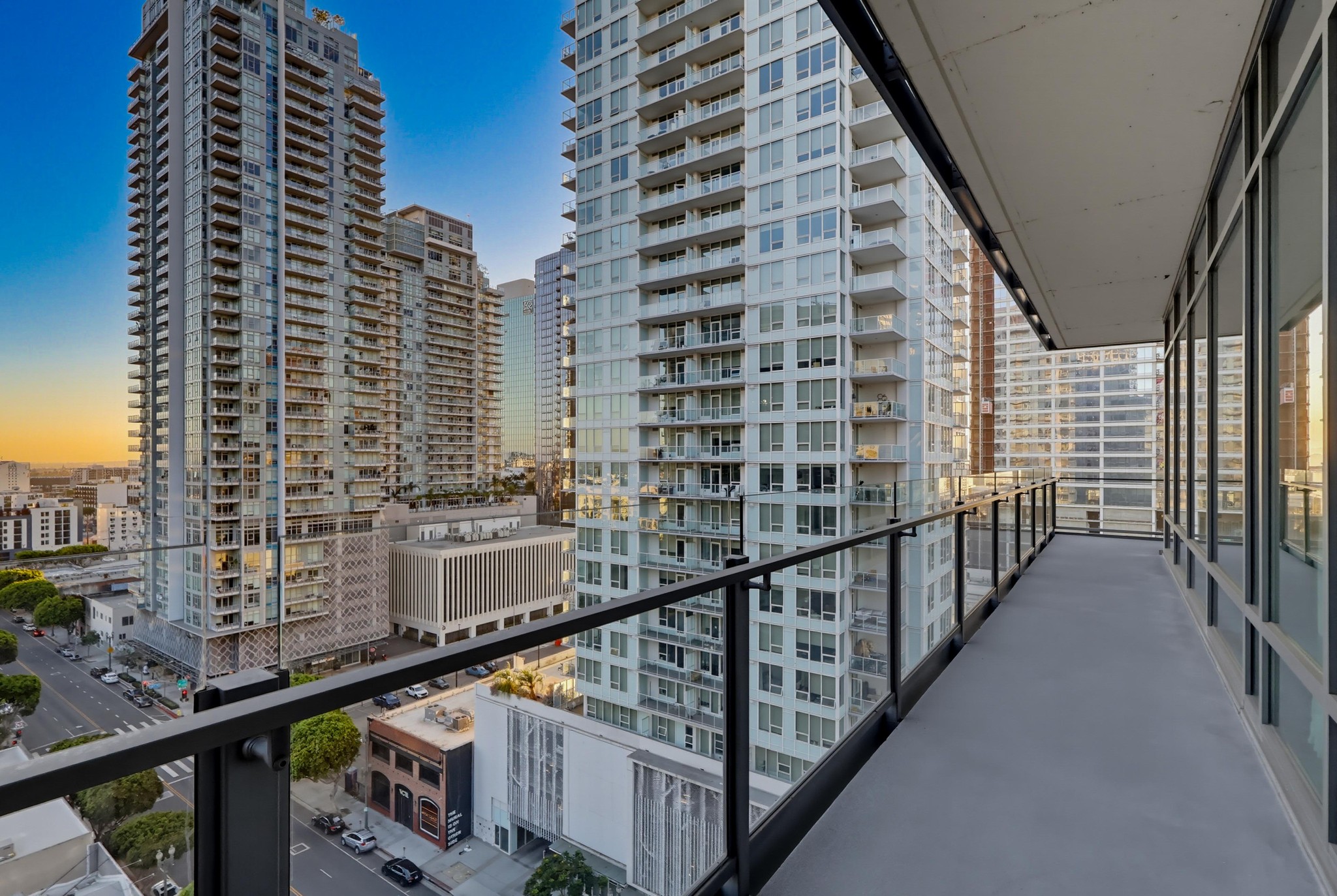 Virtual tour photo 67 of 84 for 1100 S Hope St Apt 1302