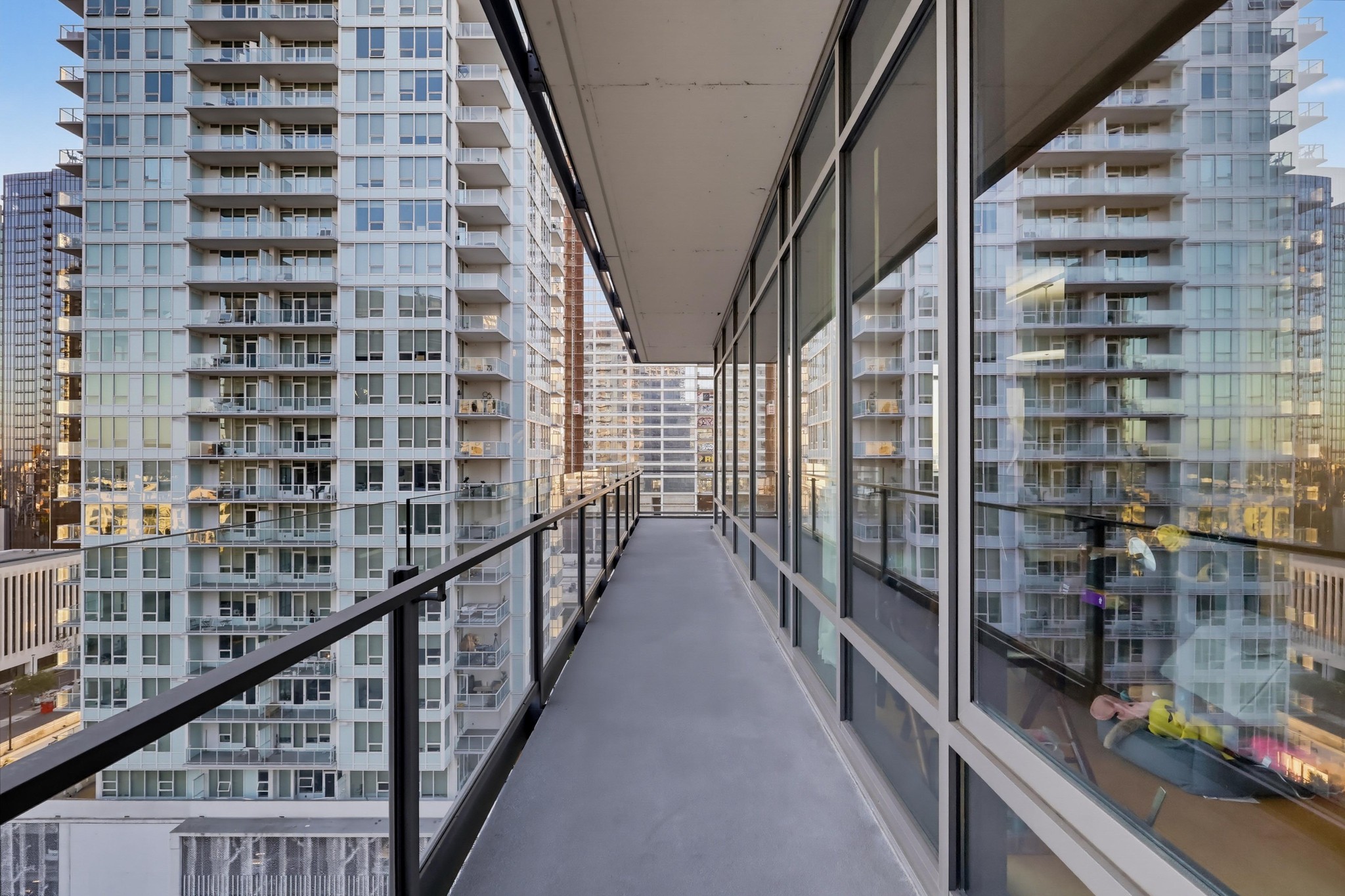 Virtual tour photo 68 of 84 for 1100 S Hope St Apt 1302
