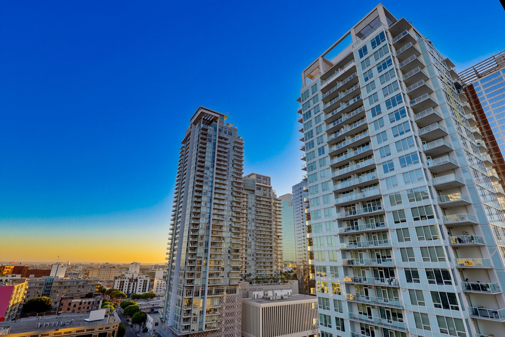 Virtual tour photo 72 of 84 for 1100 S Hope St Apt 1302