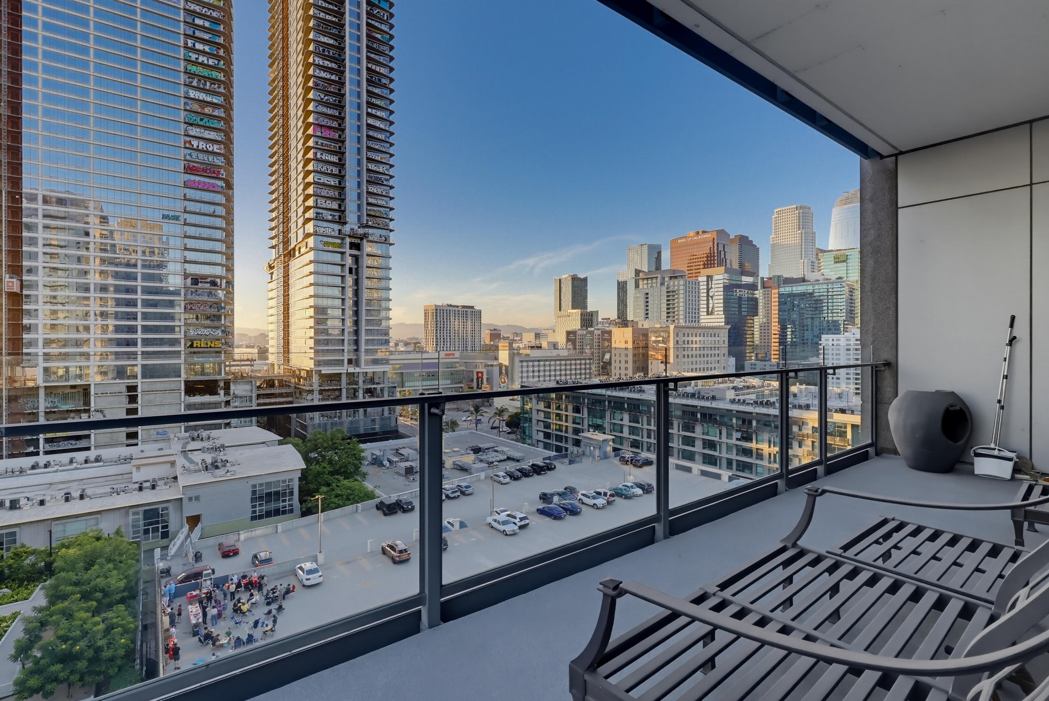 Virtual tour photo 74 of 84 for 1100 S Hope St Apt 1302