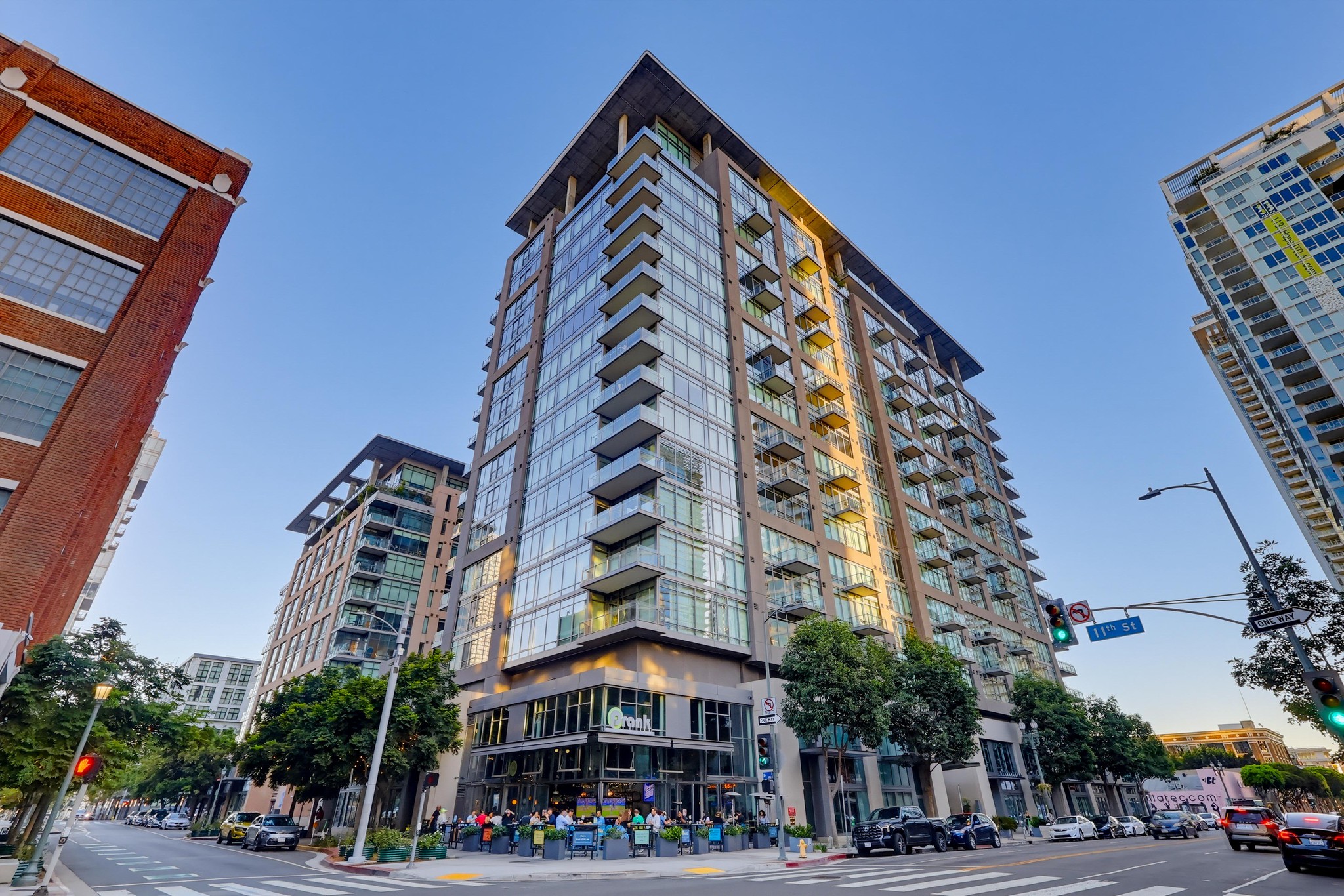 Virtual tour photo 85 of 84 for 1100 S Hope St Apt 1302
