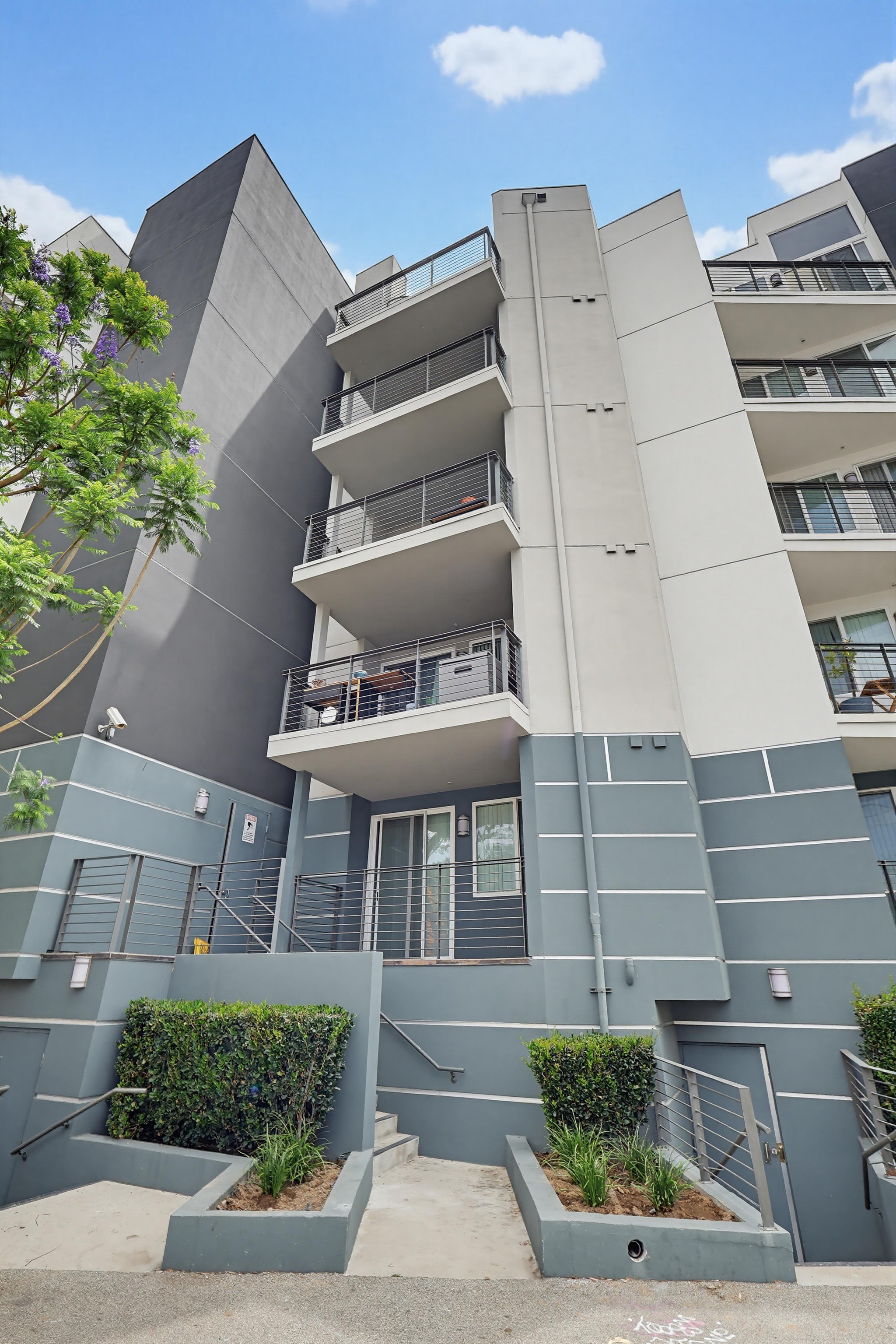 Virtual tour photo 6 of 161 for 11011 Huston St