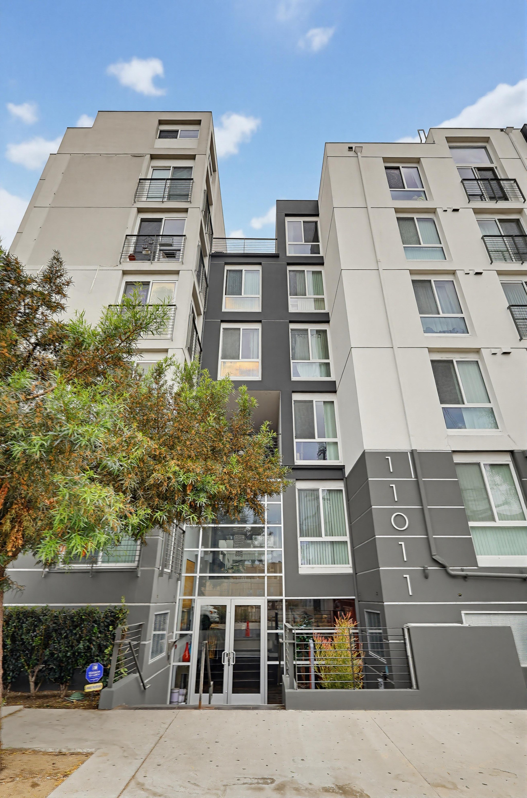 Virtual tour photo 7 of 161 for 11011 Huston St