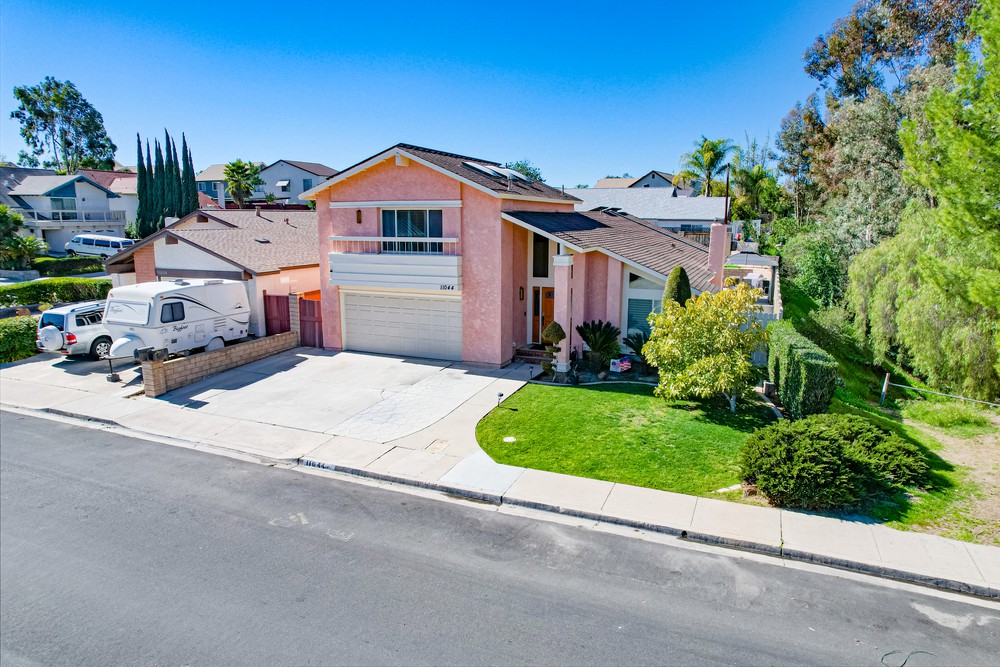 Virtual tour photo 4 of 35 for 11044 Blythe Rd