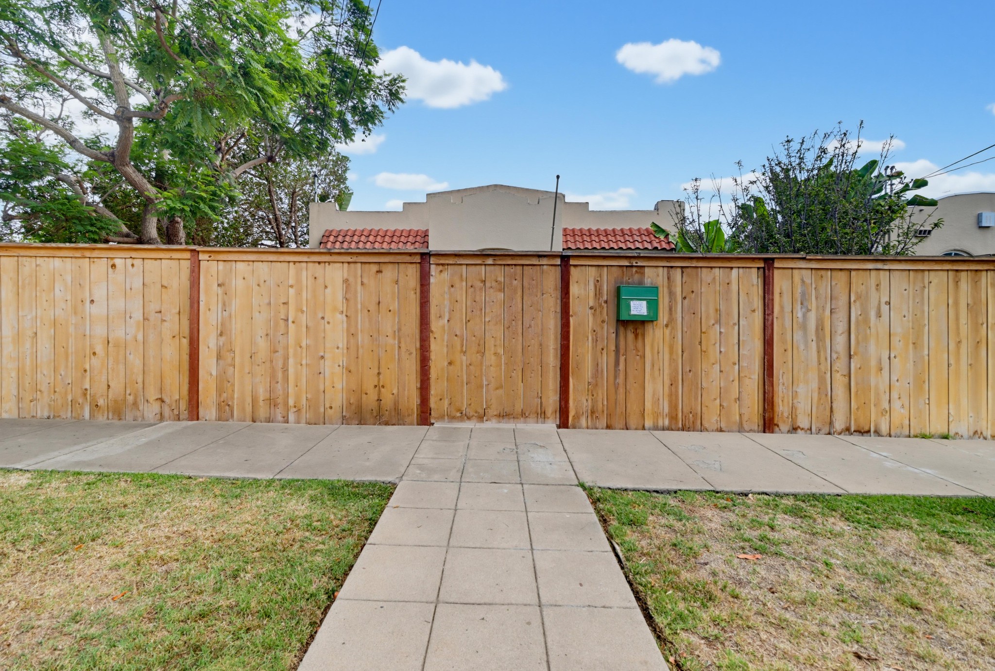 Virtual tour photo 3 of 64 for 1105 E 6th St