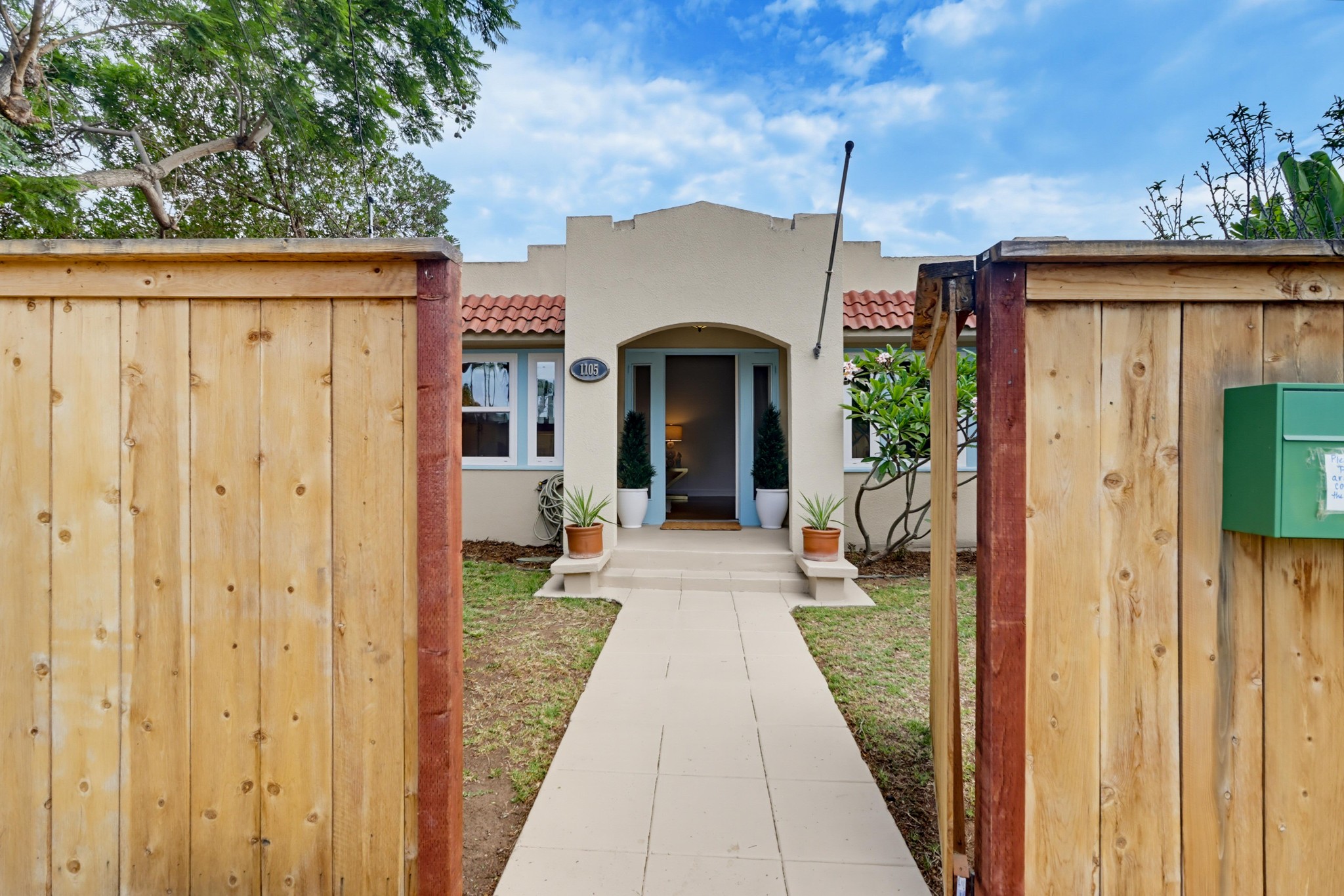 Virtual tour photo 4 of 64 for 1105 E 6th St