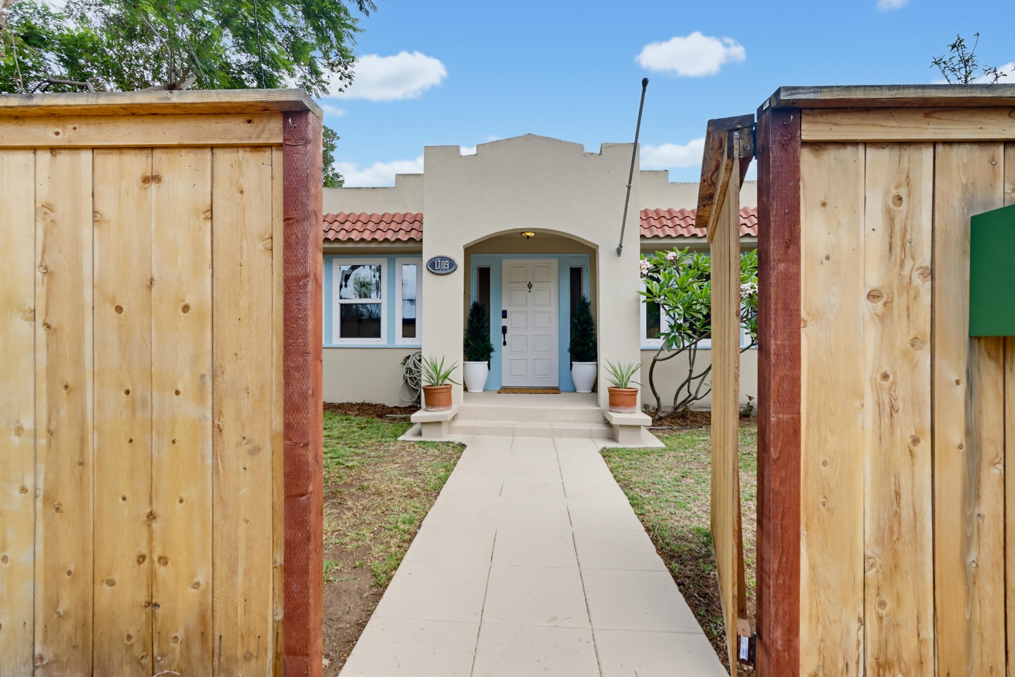 Virtual tour photo 5 of 64 for 1105 E 6th St