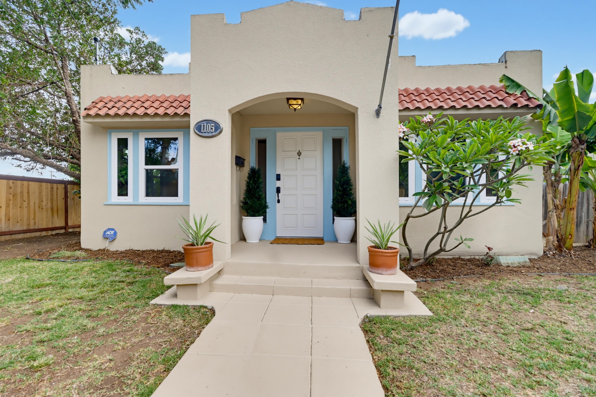 Virtual tour photo 6 of 64 for 1105 E 6th St