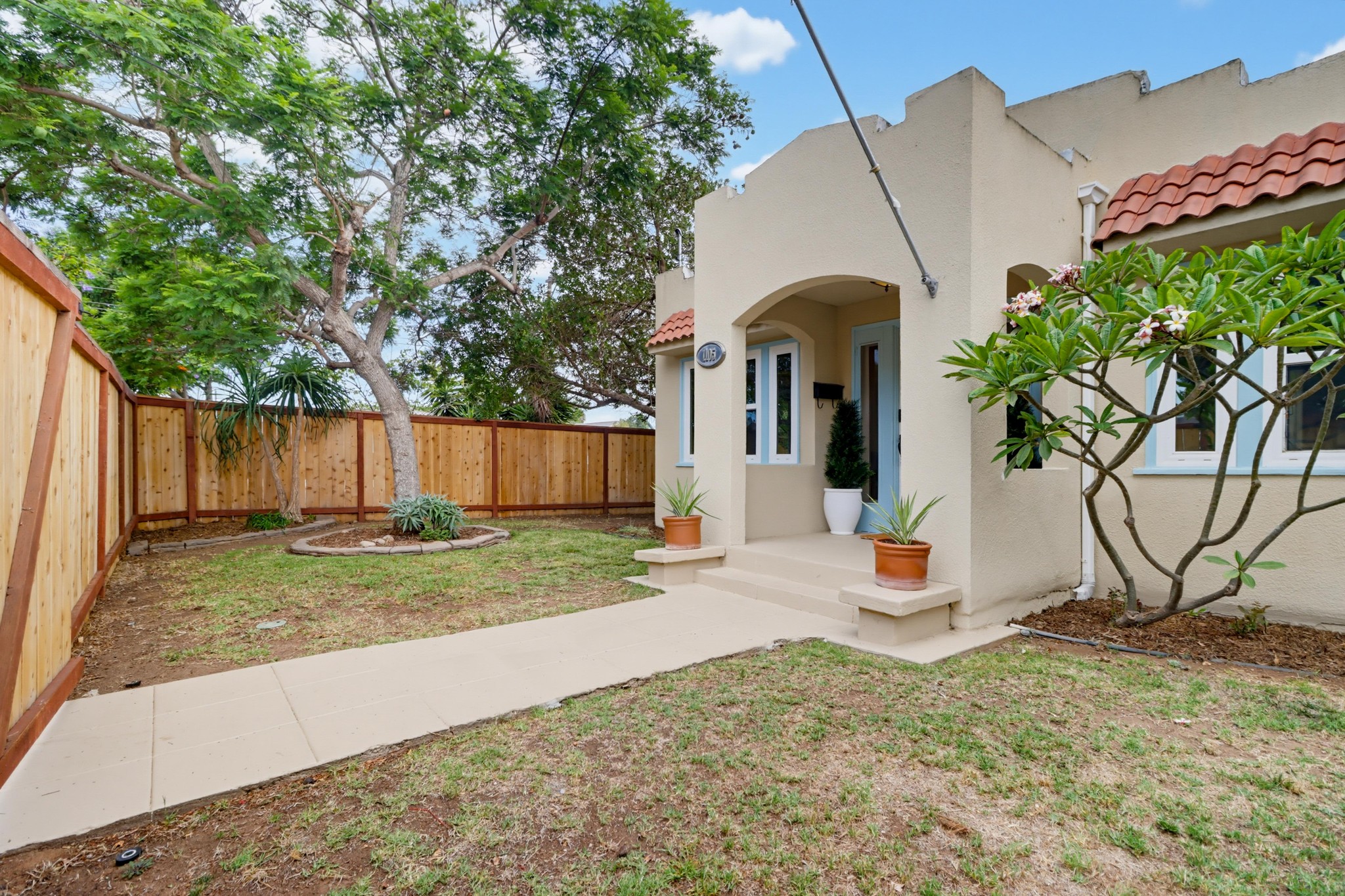 Virtual tour photo 8 of 64 for 1105 E 6th St