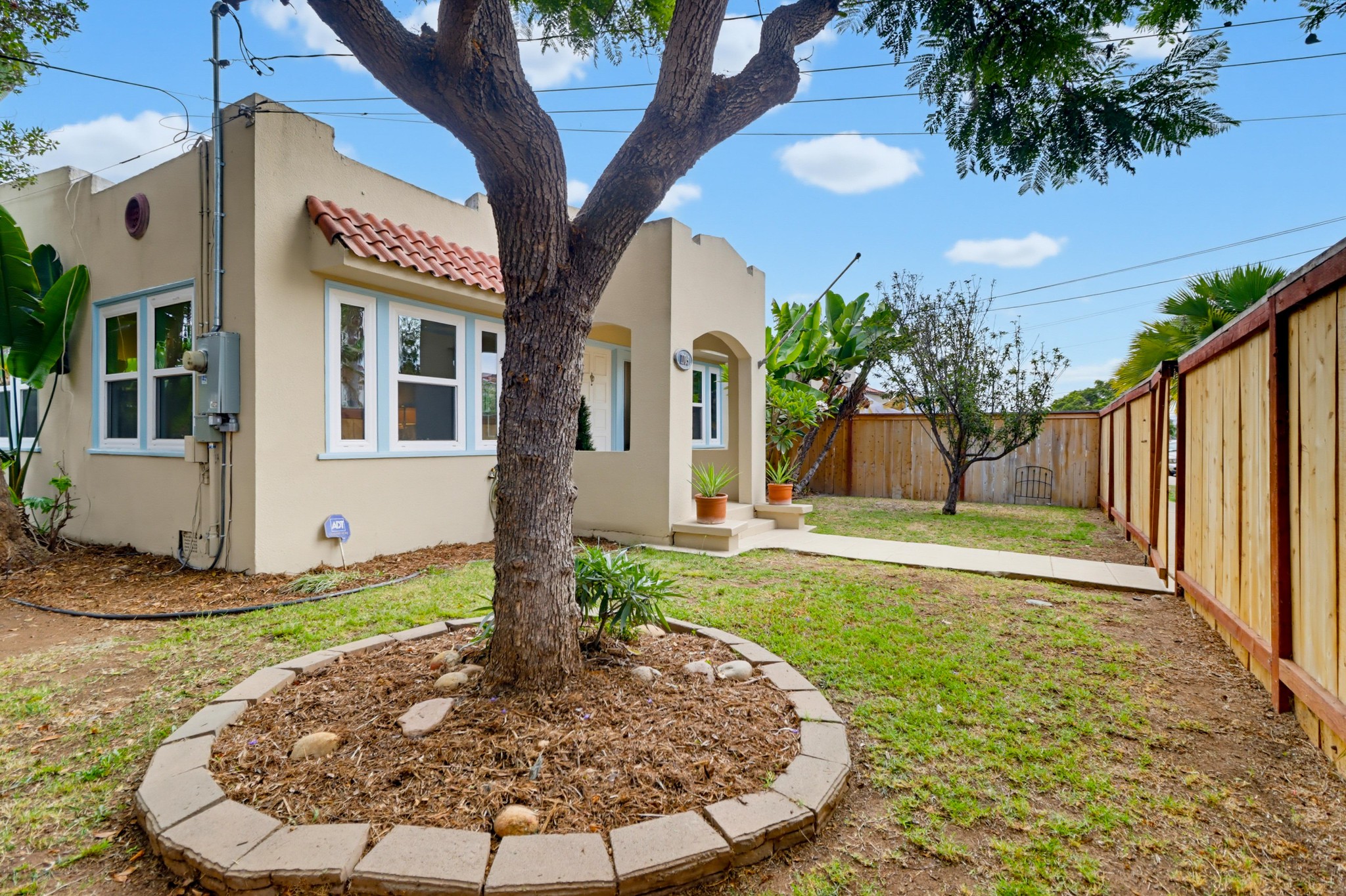 Virtual tour photo 10 of 64 for 1105 E 6th St