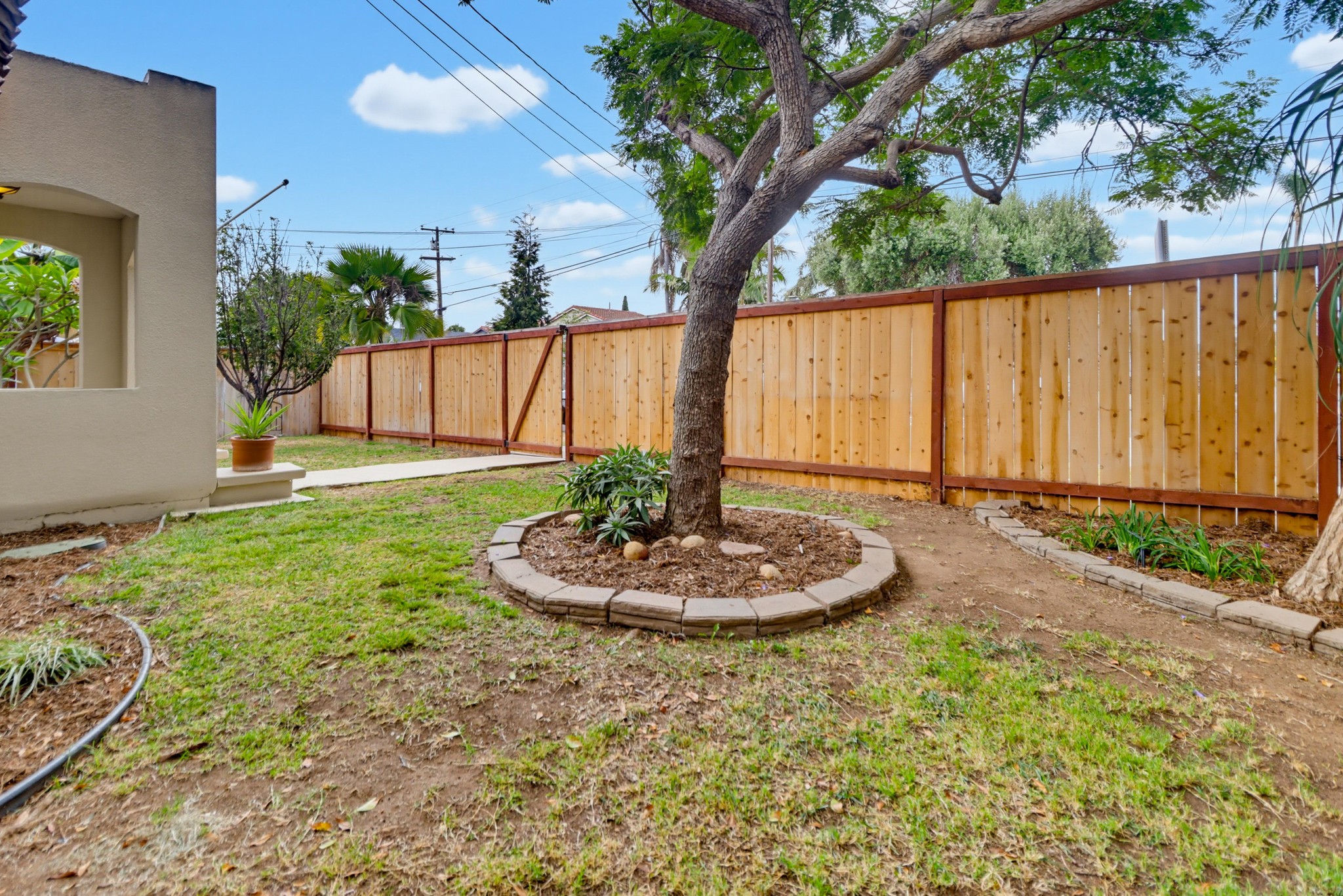 Virtual tour photo 12 of 64 for 1105 E 6th St