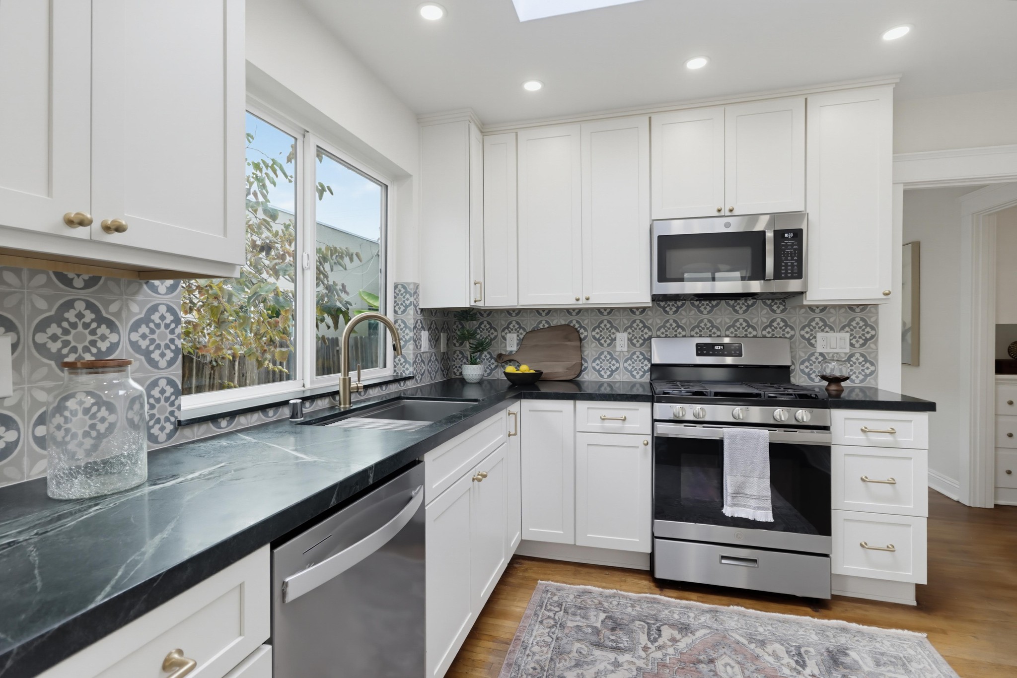Virtual tour photo 28 of 64 for 1105 E 6th St