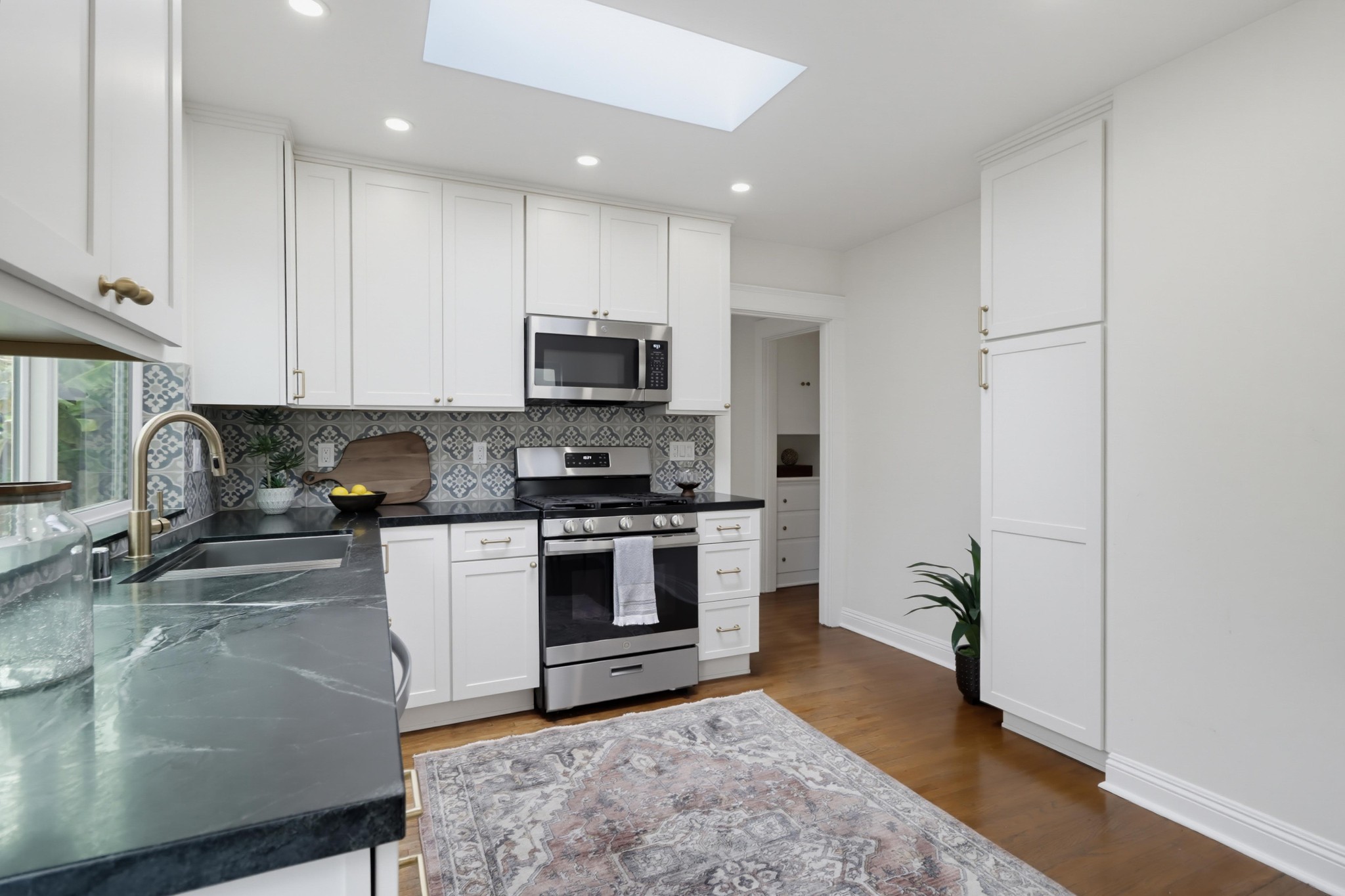 Virtual tour photo 29 of 64 for 1105 E 6th St