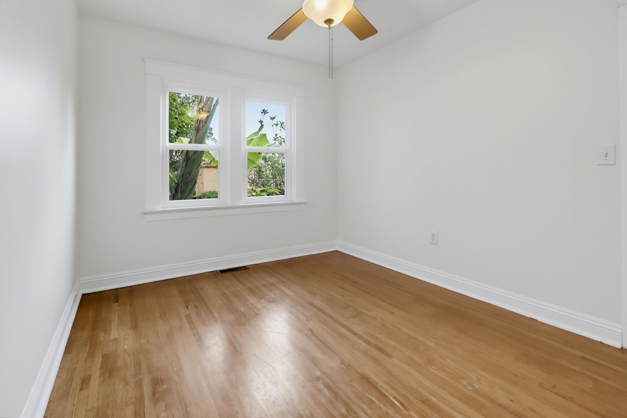 Virtual tour photo 31 of 64 for 1105 E 6th St