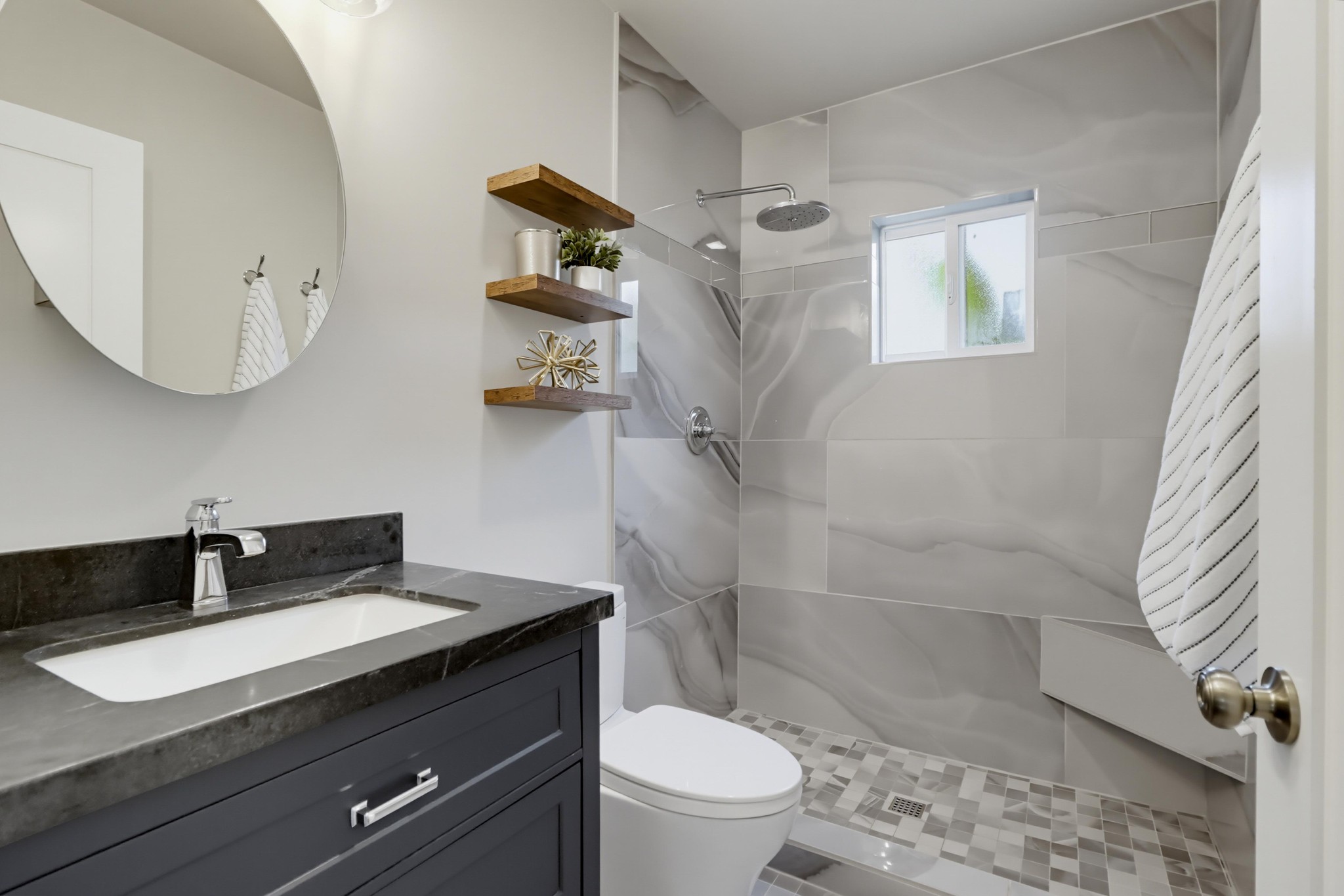 Virtual tour photo 34 of 64 for 1105 E 6th St