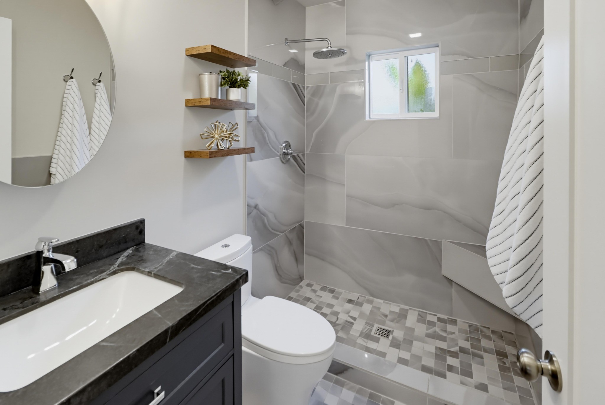 Virtual tour photo 35 of 64 for 1105 E 6th St
