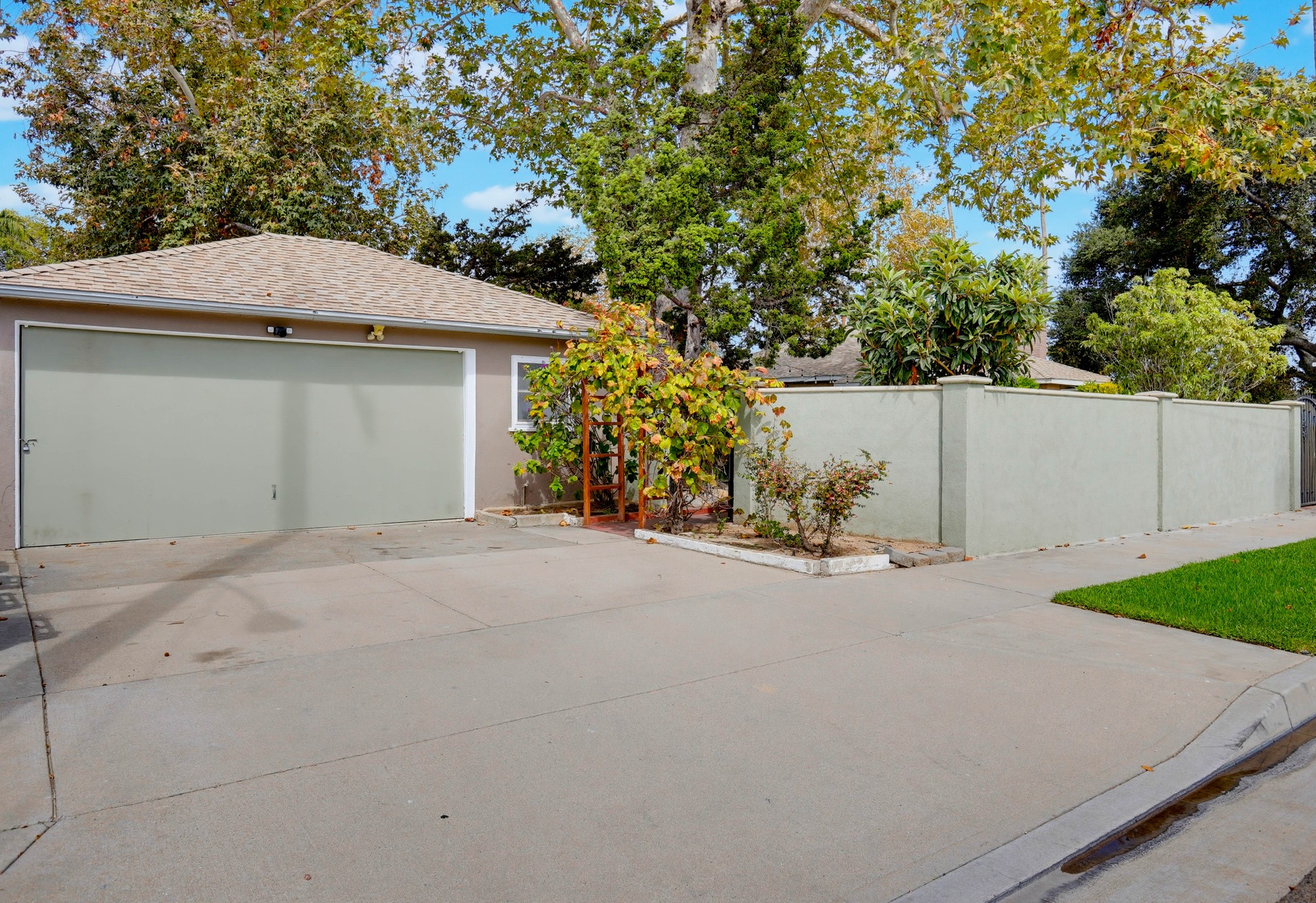 Virtual tour photo 1 of 37 for 1108 W Acacia Ave