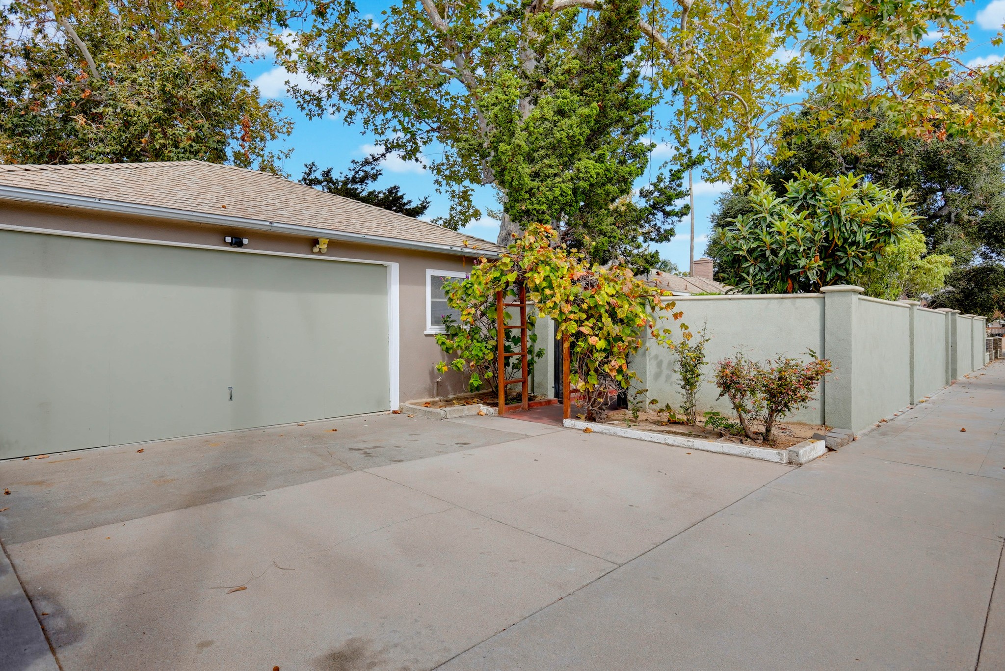 Virtual tour photo 3 of 37 for 1108 W Acacia Ave