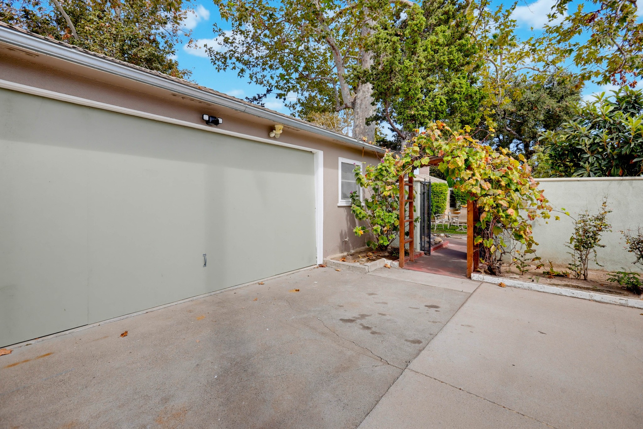 Virtual tour photo 4 of 37 for 1108 W Acacia Ave