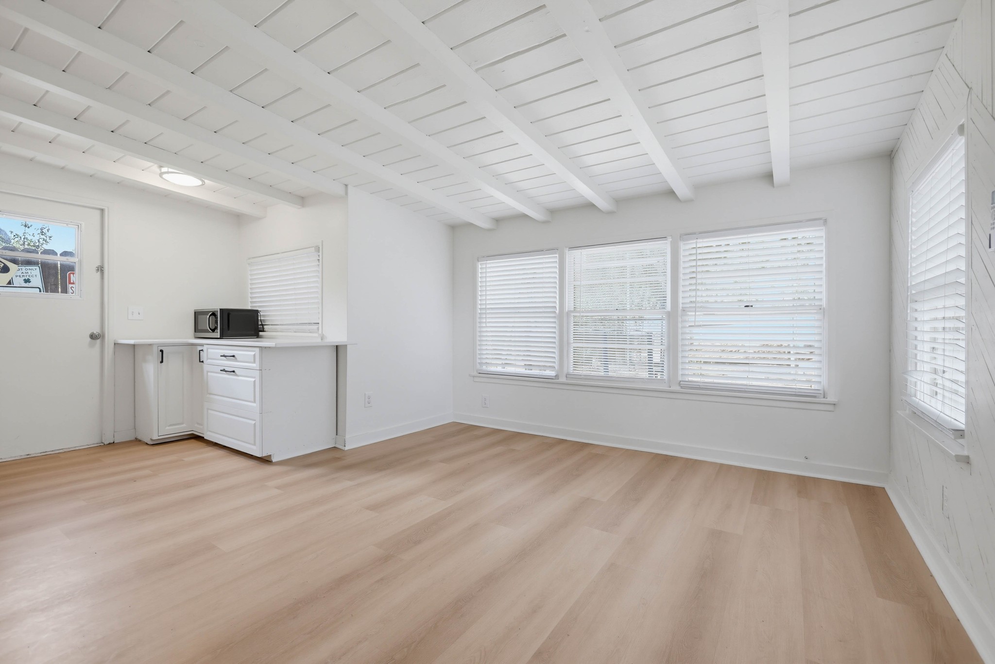 Virtual tour photo 7 of 37 for 1108 W Acacia Ave