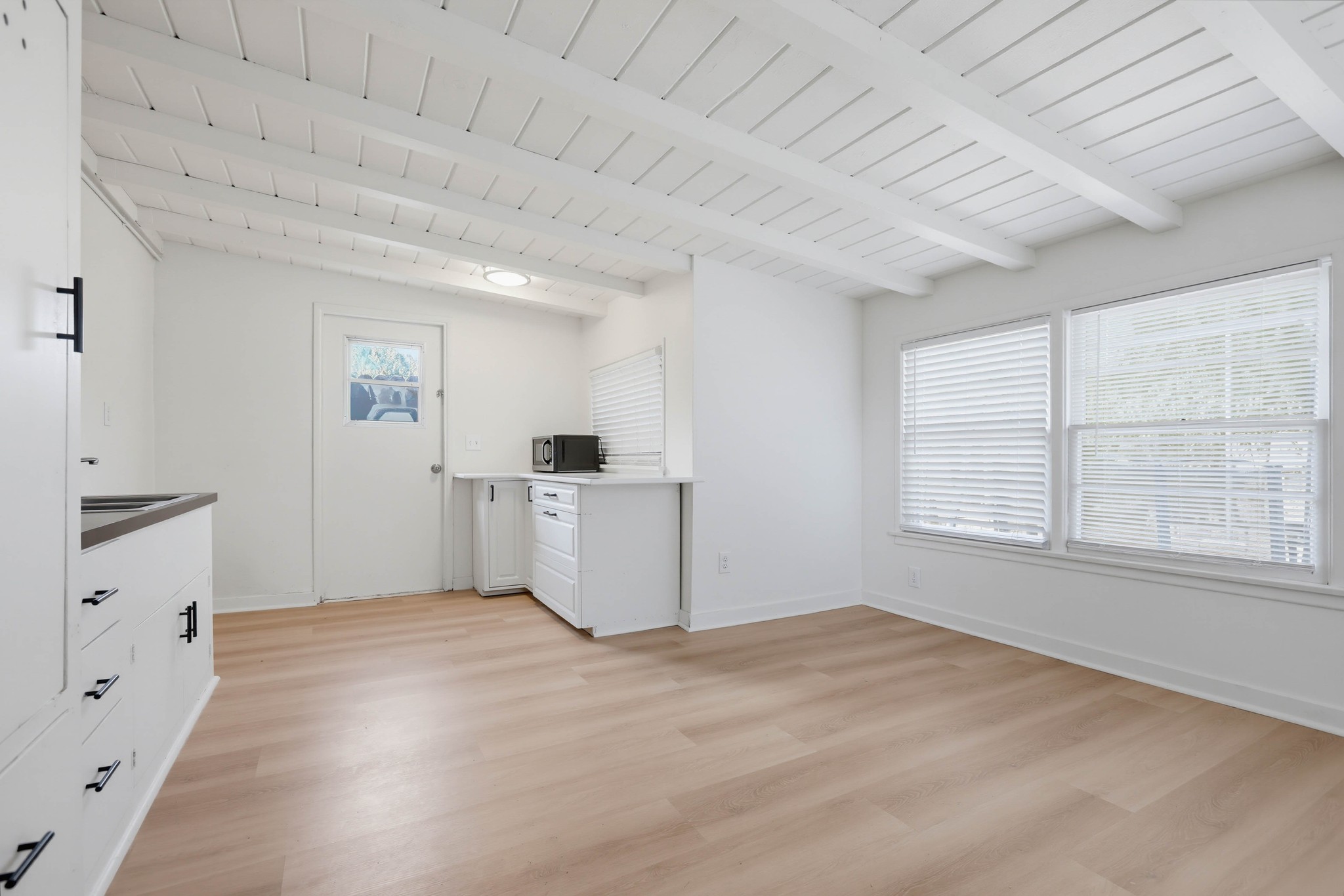Virtual tour photo 8 of 37 for 1108 W Acacia Ave