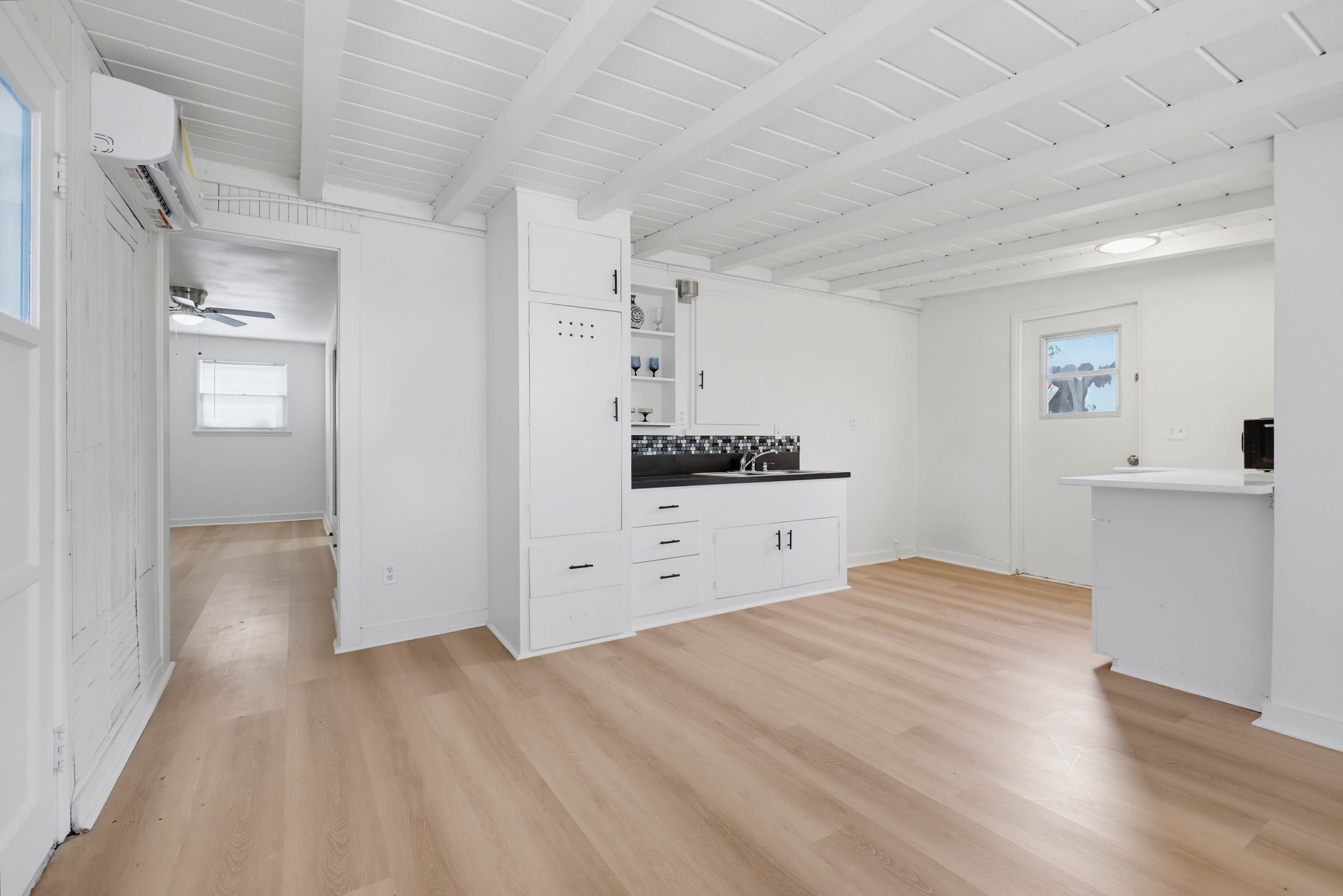 Virtual tour photo 9 of 37 for 1108 W Acacia Ave