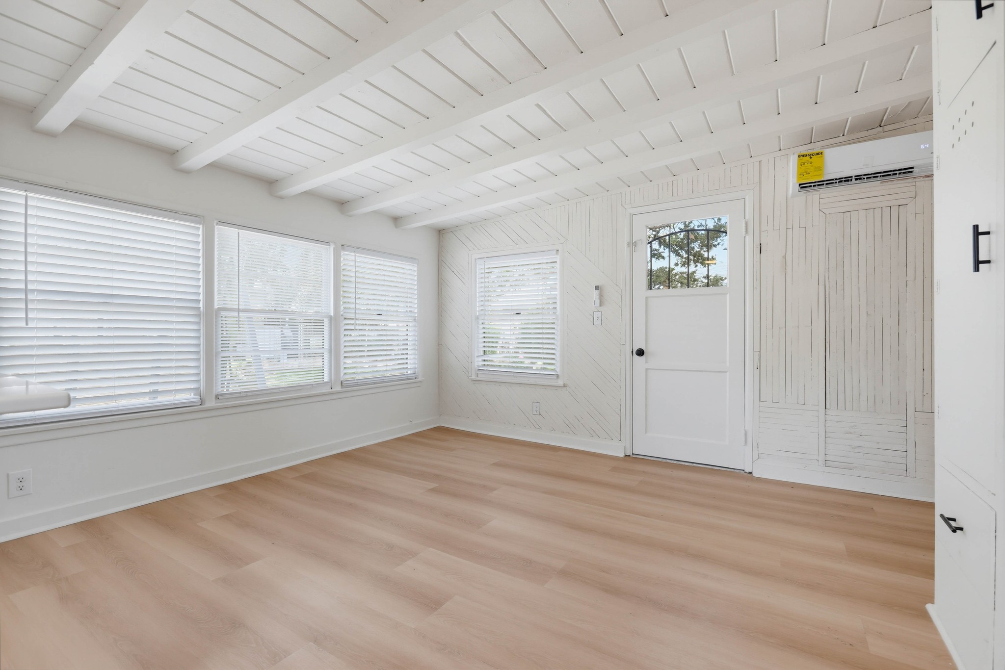 Virtual tour photo 11 of 37 for 1108 W Acacia Ave