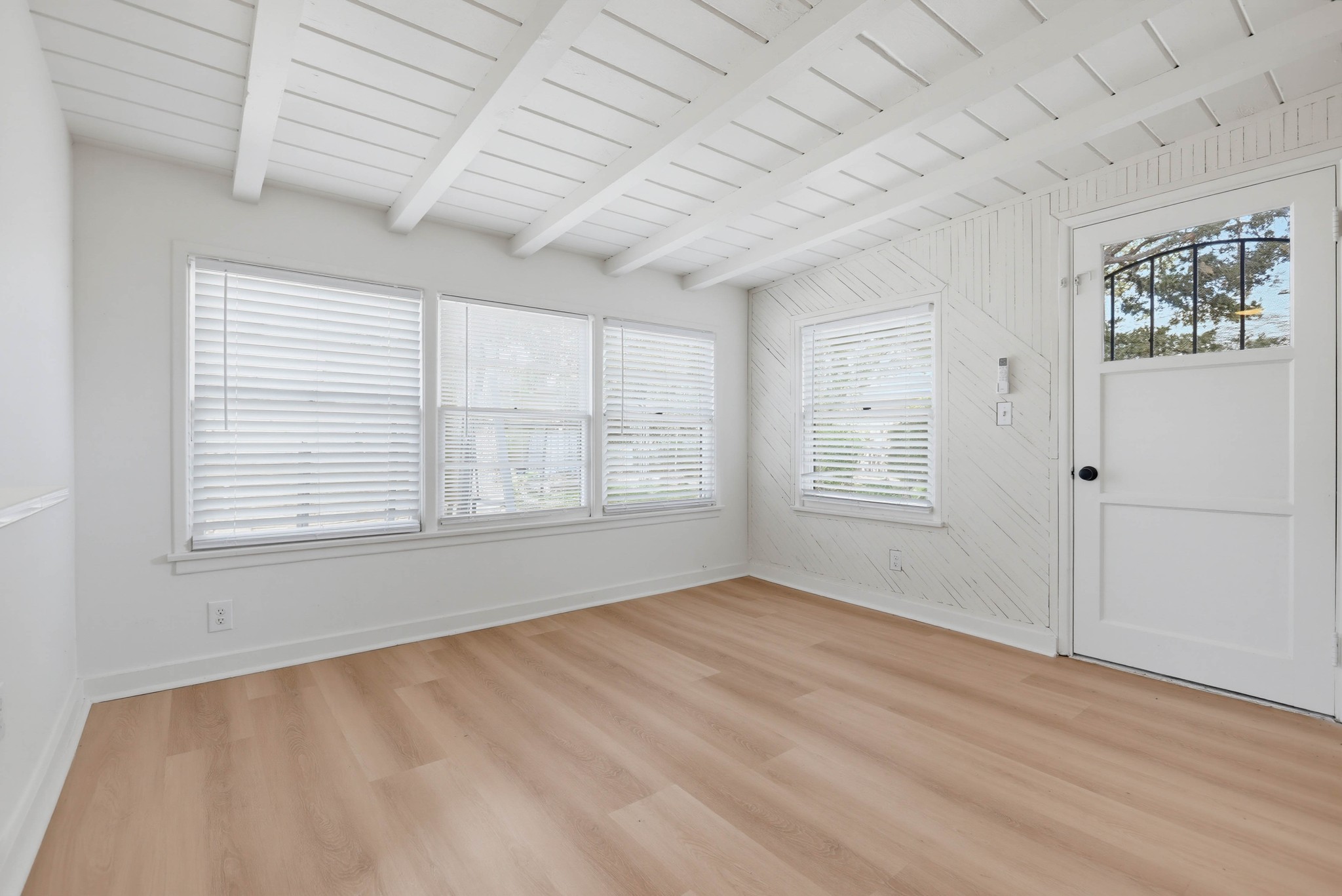 Virtual tour photo 12 of 37 for 1108 W Acacia Ave