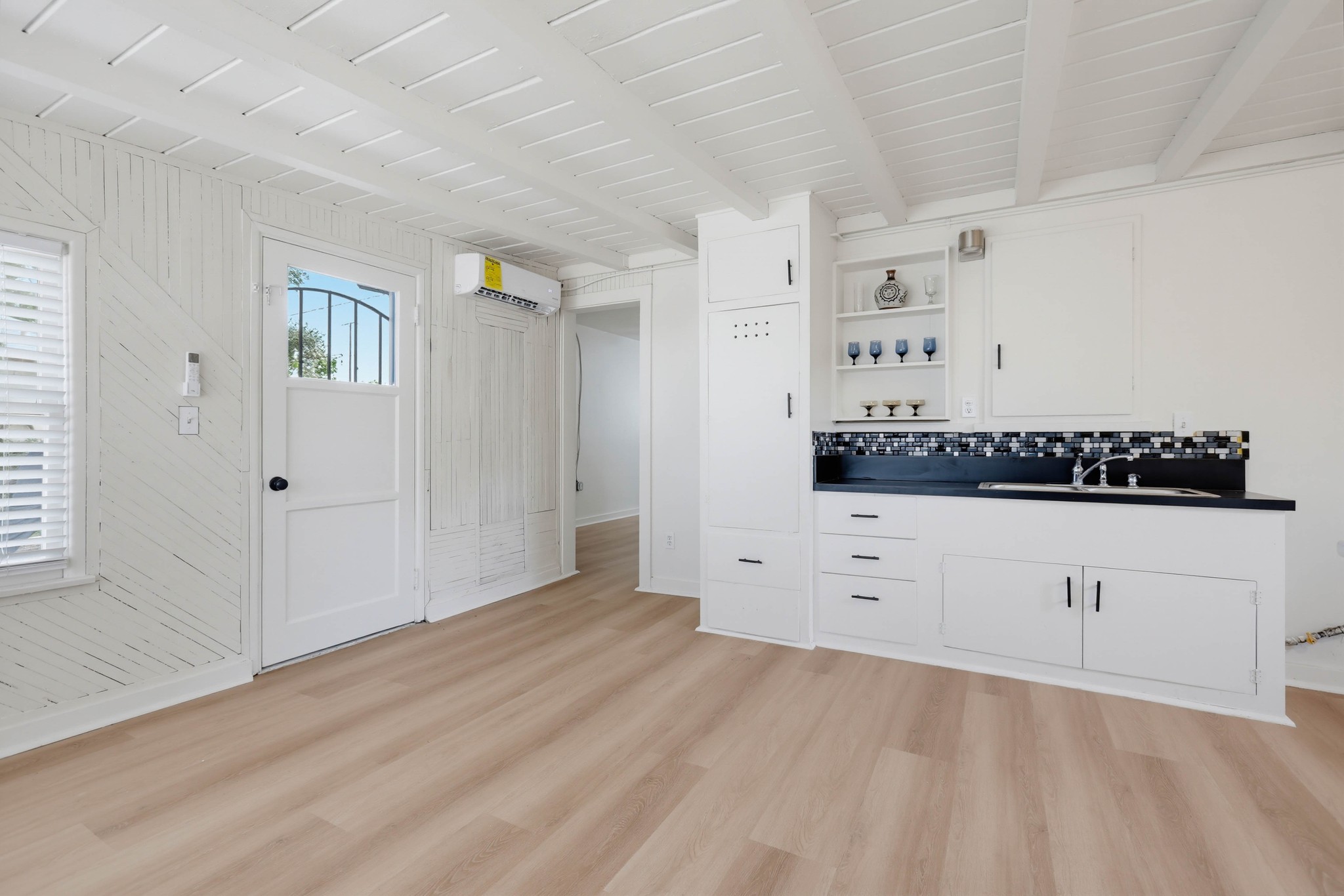 Virtual tour photo 13 of 37 for 1108 W Acacia Ave
