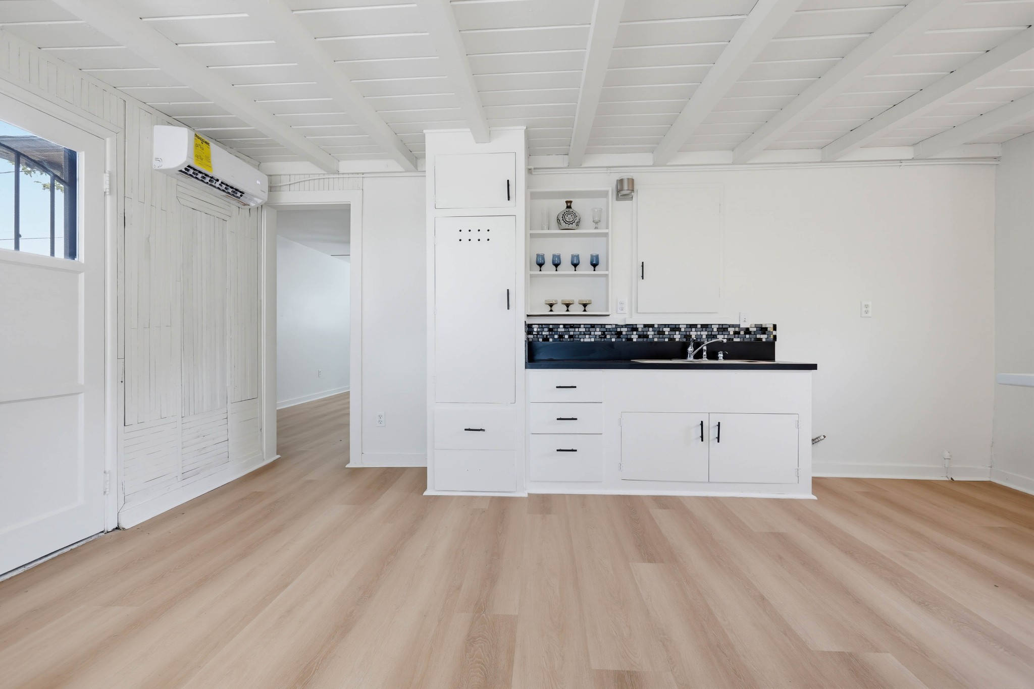 Virtual tour photo 14 of 37 for 1108 W Acacia Ave