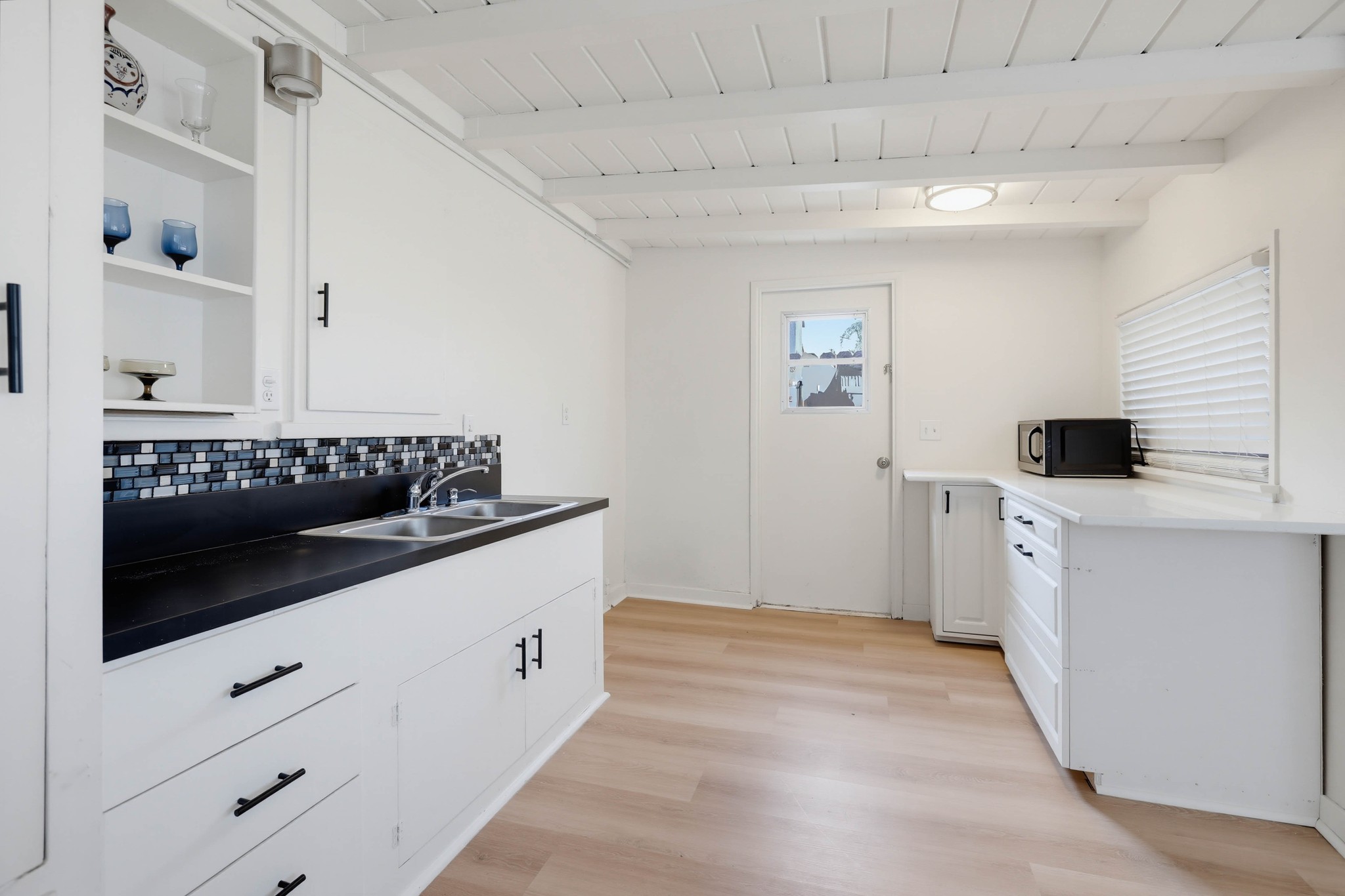 Virtual tour photo 15 of 37 for 1108 W Acacia Ave