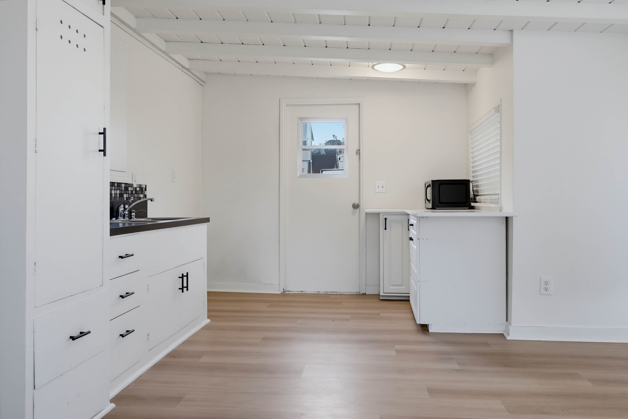 Virtual tour photo 16 of 37 for 1108 W Acacia Ave