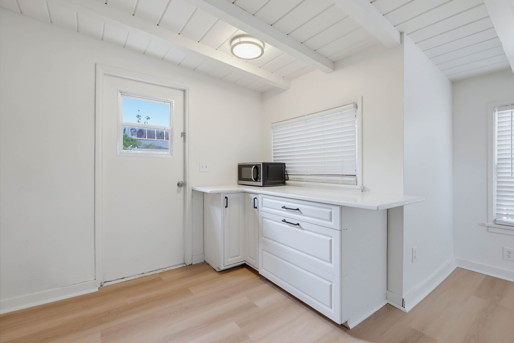 Virtual tour photo 17 of 37 for 1108 W Acacia Ave