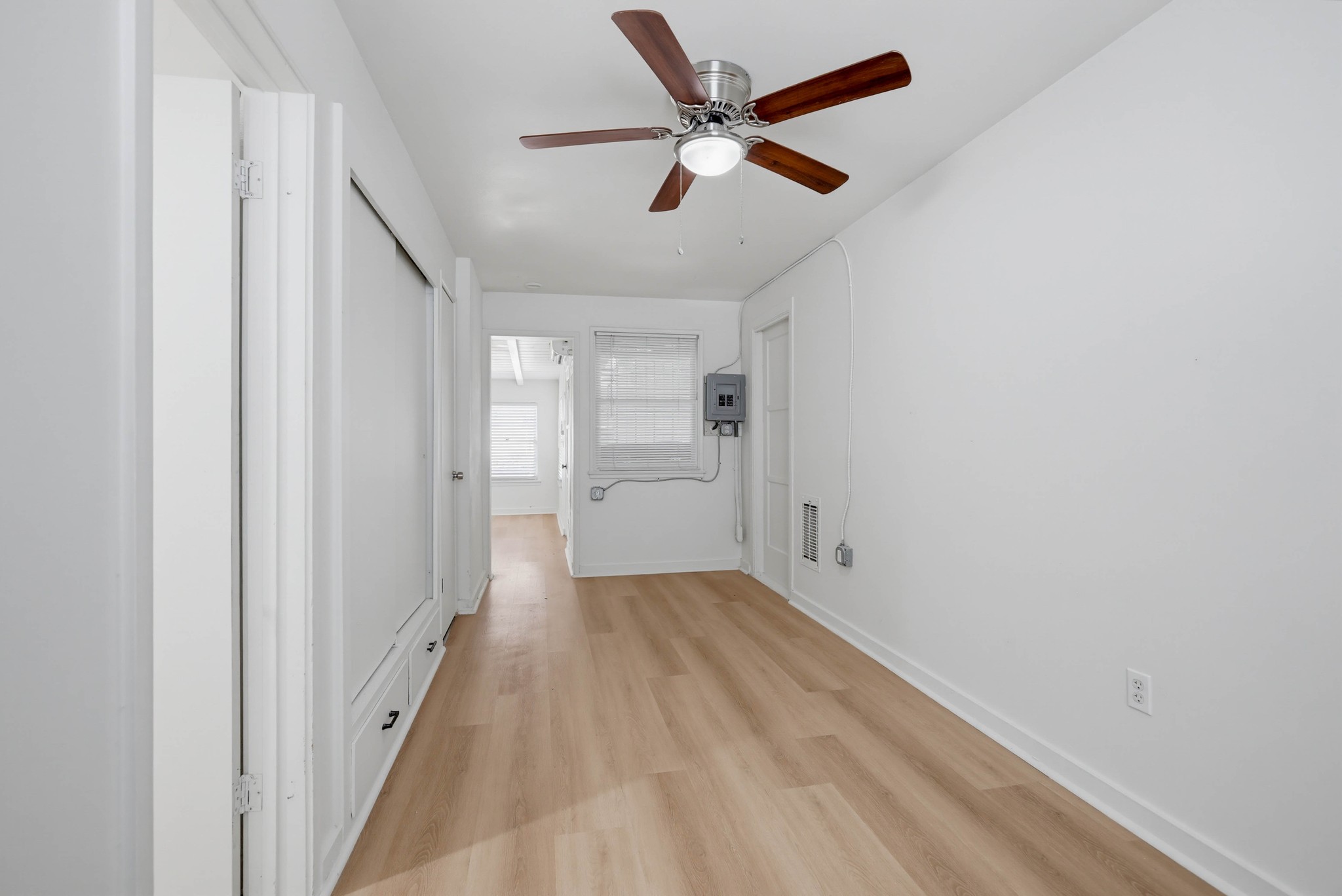 Virtual tour photo 23 of 37 for 1108 W Acacia Ave