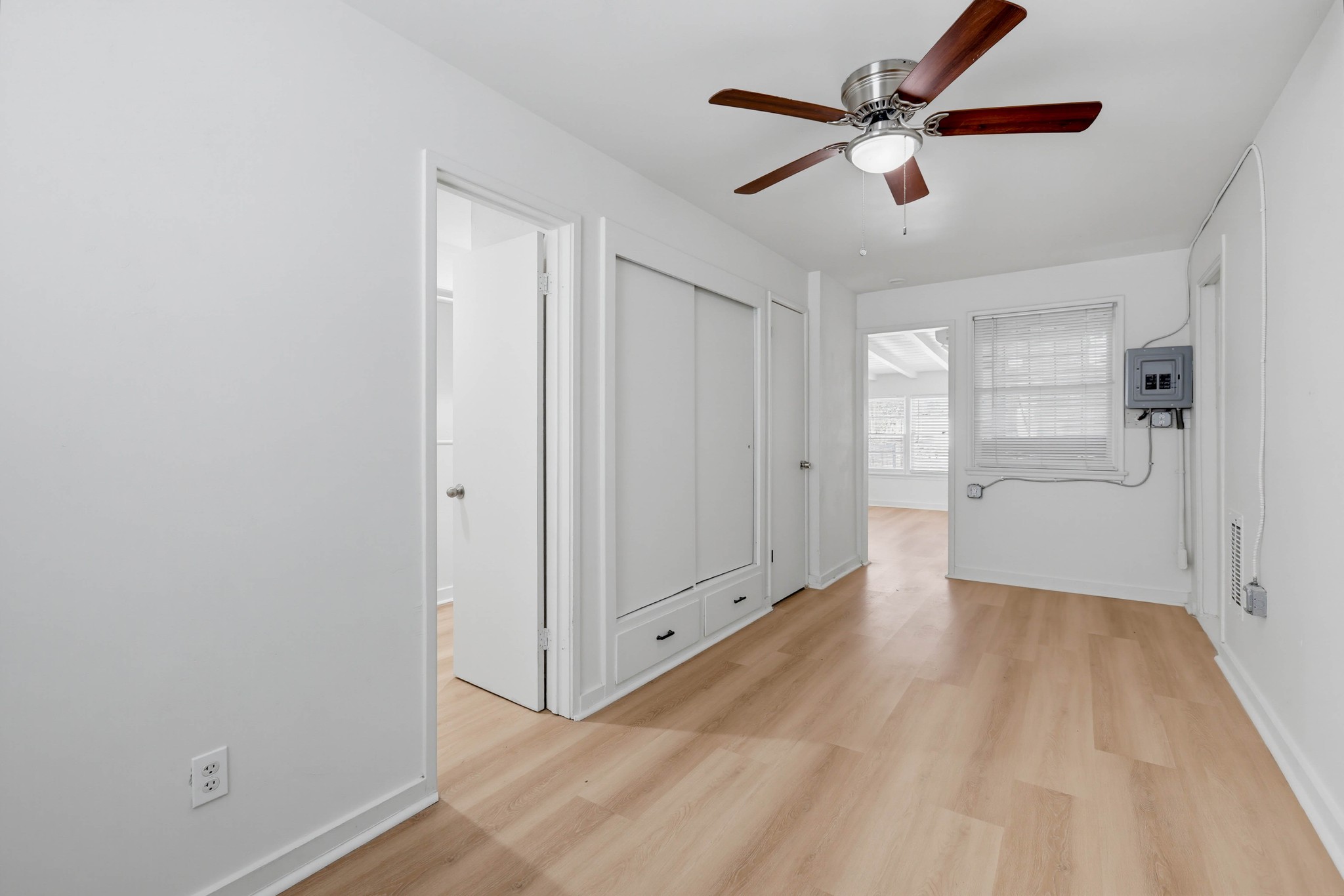 Virtual tour photo 24 of 37 for 1108 W Acacia Ave