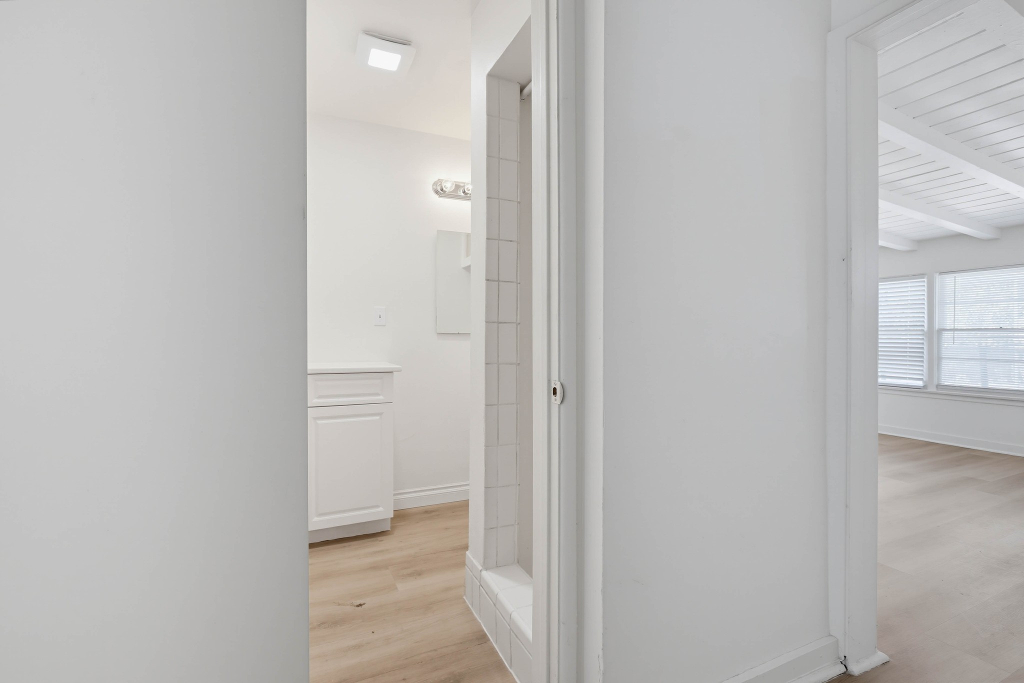 Virtual tour photo 27 of 37 for 1108 W Acacia Ave