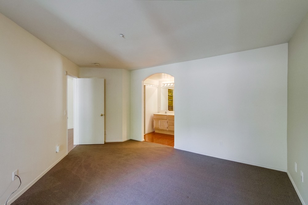 Virtual tour photo 16 of 30 for 11135 Affinity Ct UNIT 17