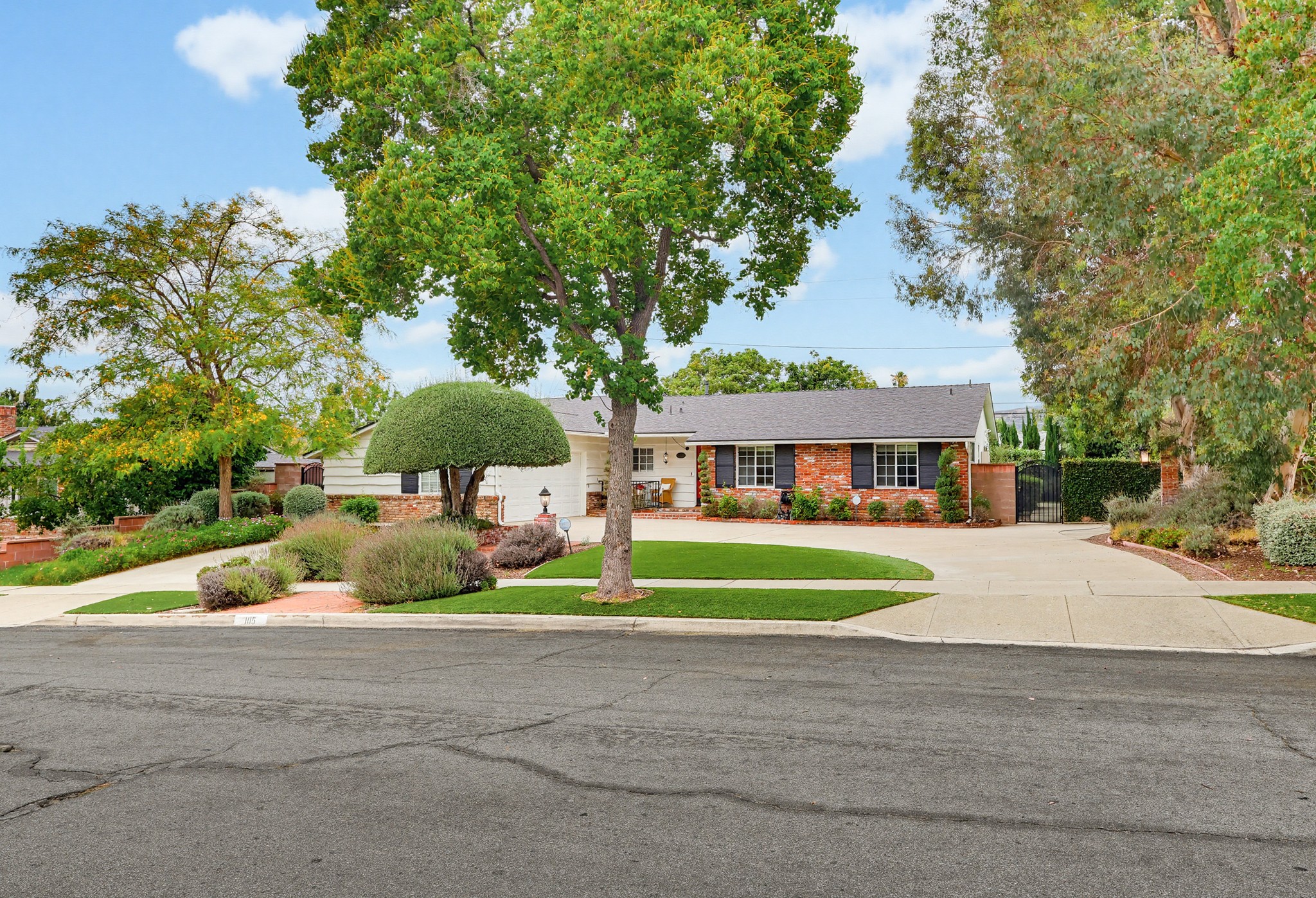 Virtual tour photo 1 of 110 for 1115 W Briarcroft Rd