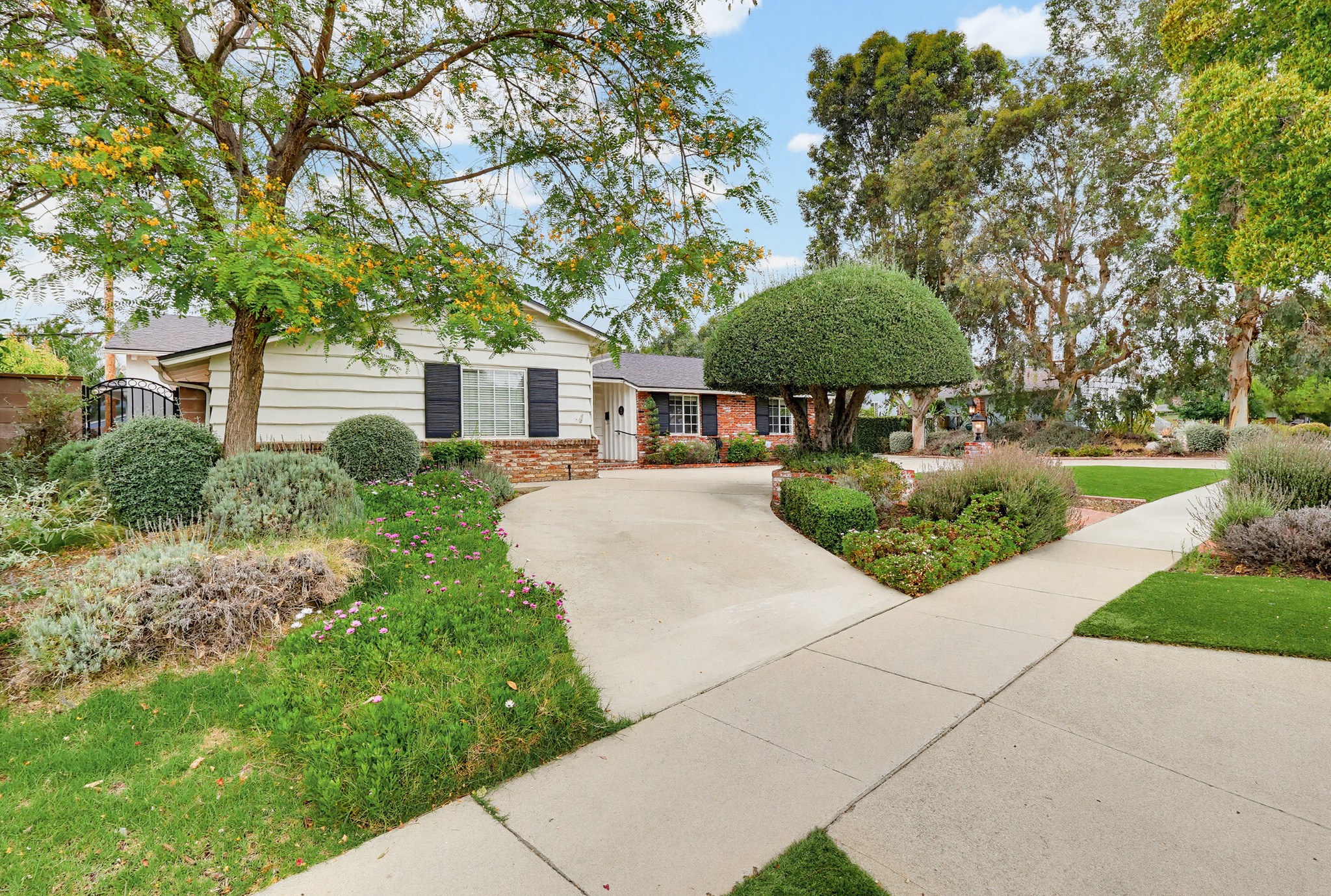 Virtual tour photo 4 of 110 for 1115 W Briarcroft Rd