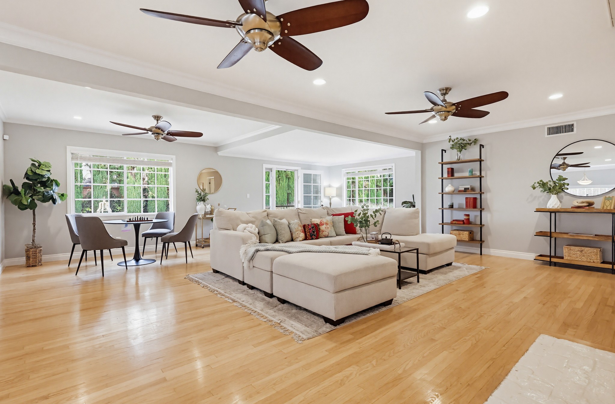 Virtual tour photo 16 of 110 for 1115 W Briarcroft Rd