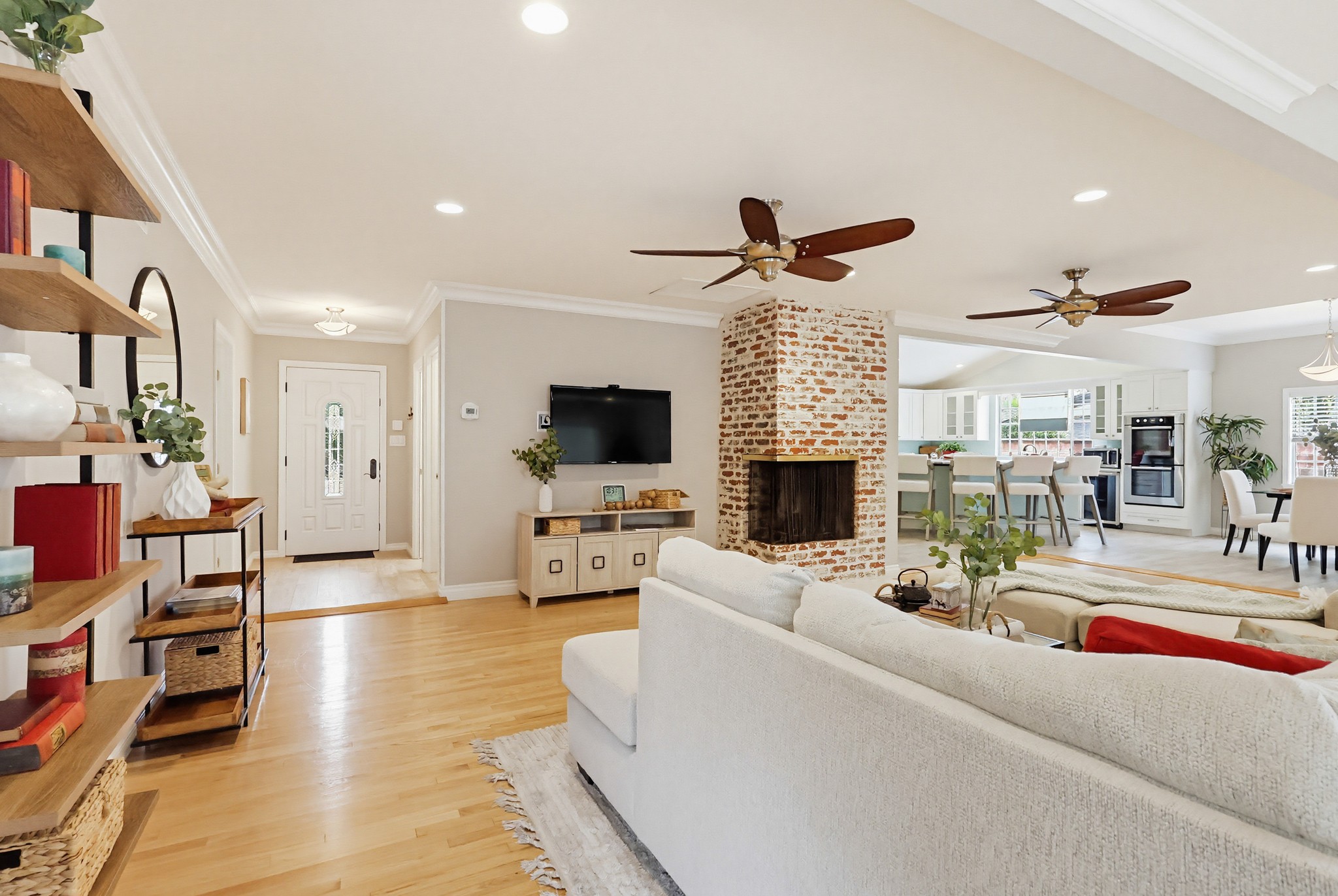 Virtual tour photo 19 of 110 for 1115 W Briarcroft Rd