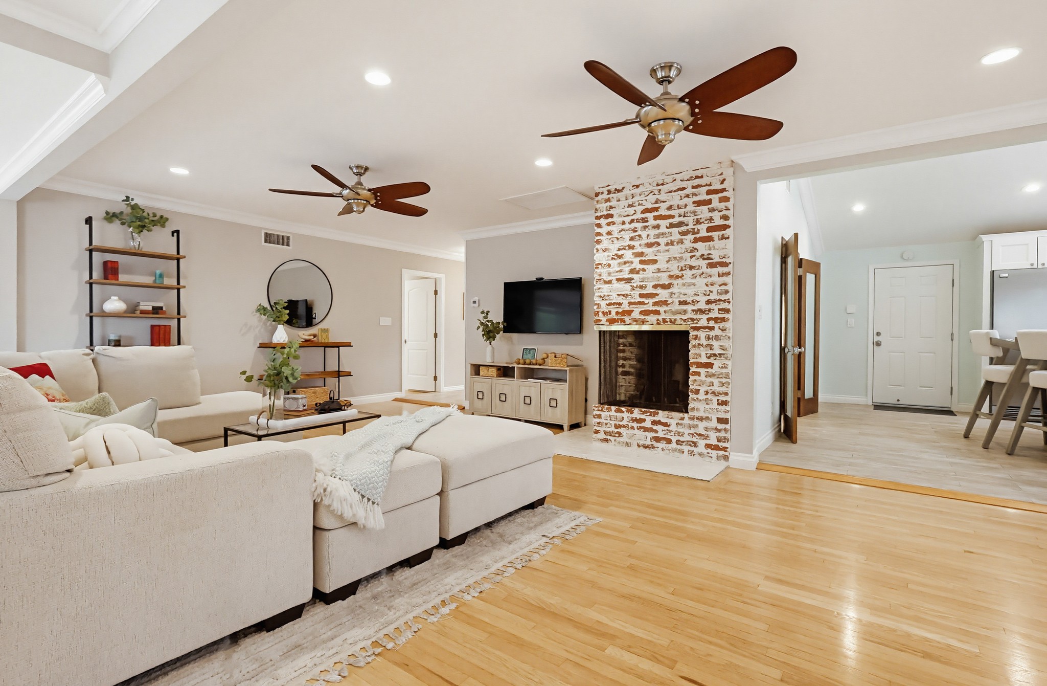 Virtual tour photo 20 of 110 for 1115 W Briarcroft Rd
