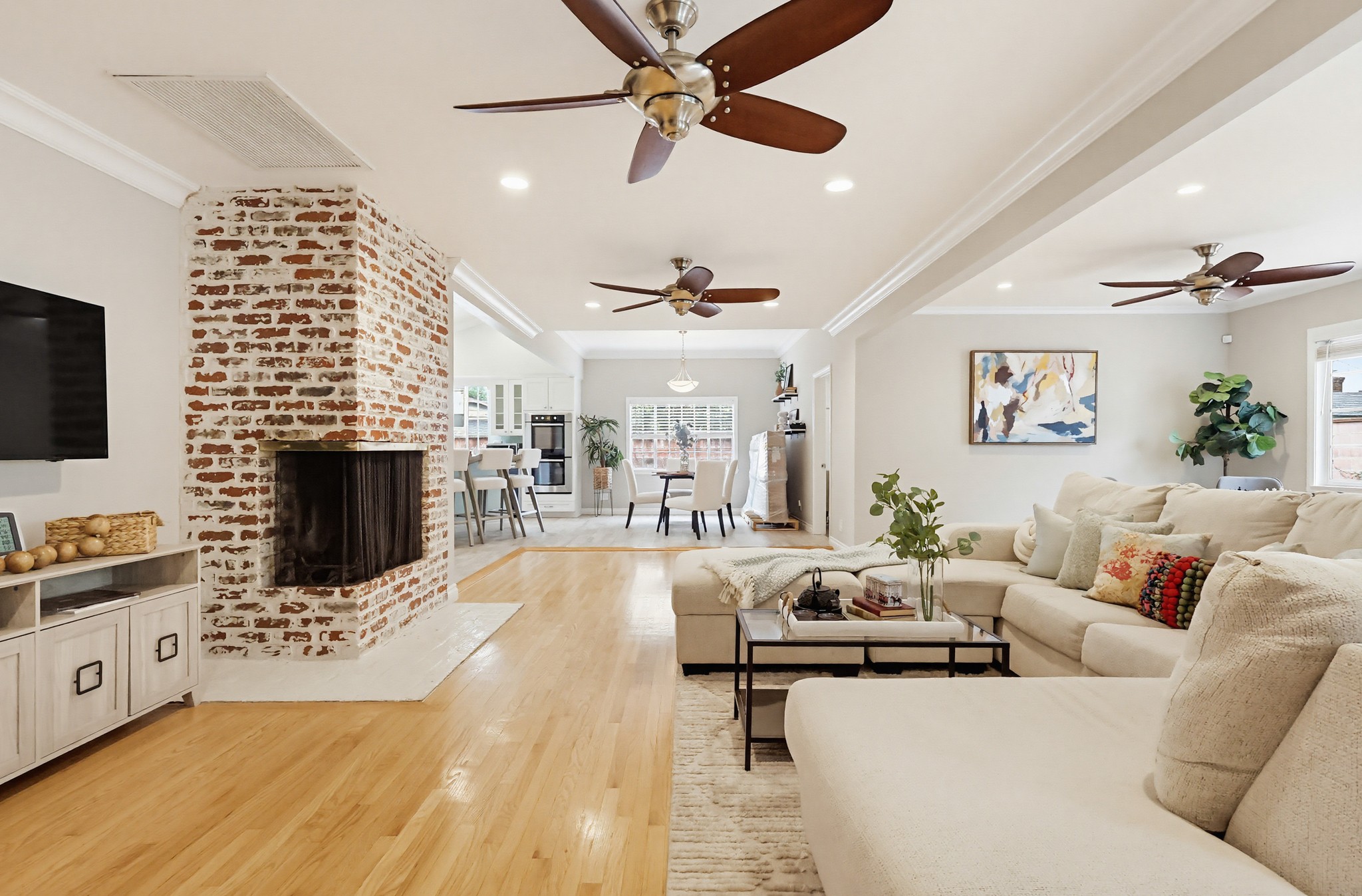 Virtual tour photo 22 of 110 for 1115 W Briarcroft Rd