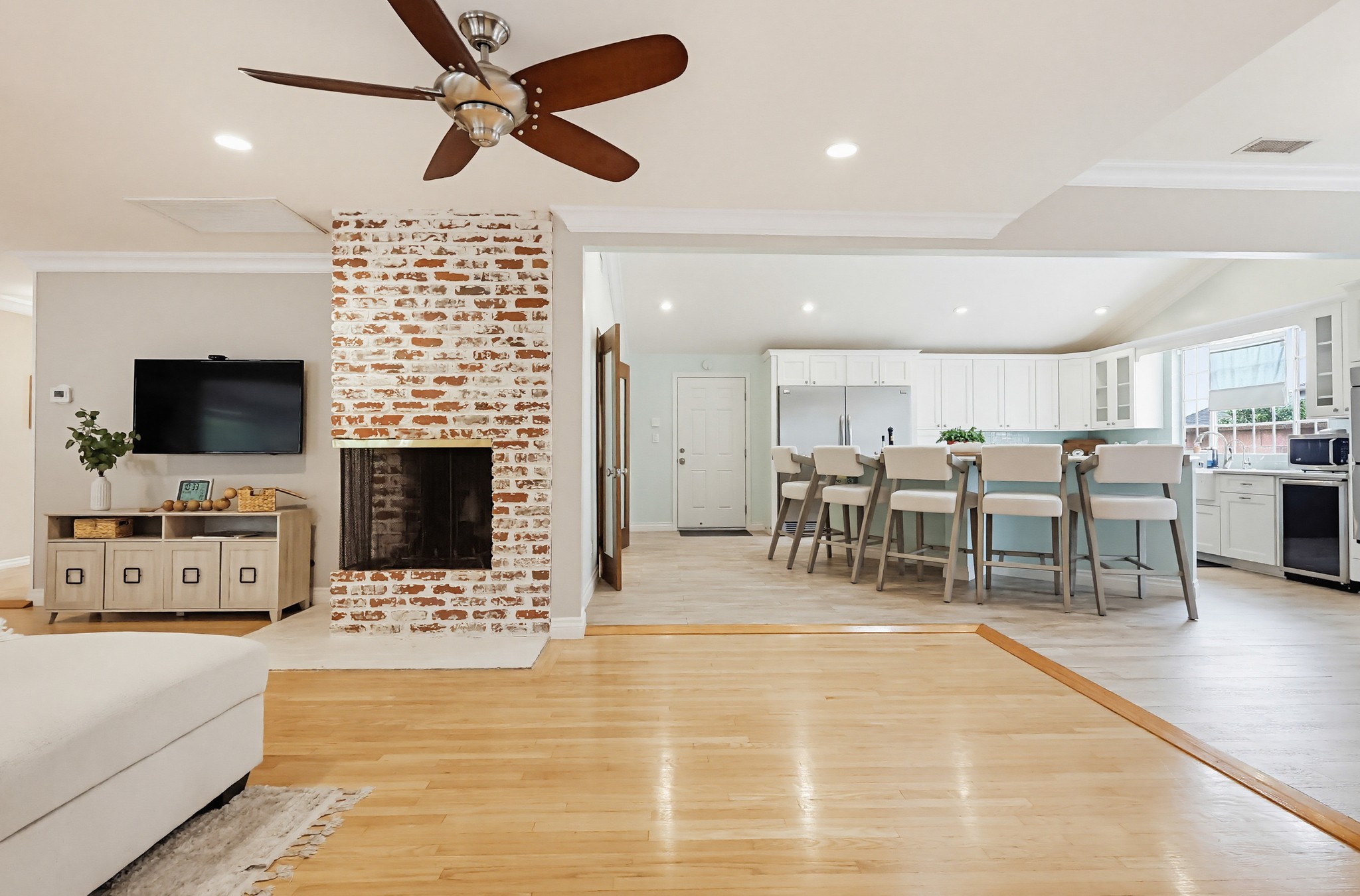 Virtual tour photo 29 of 110 for 1115 W Briarcroft Rd