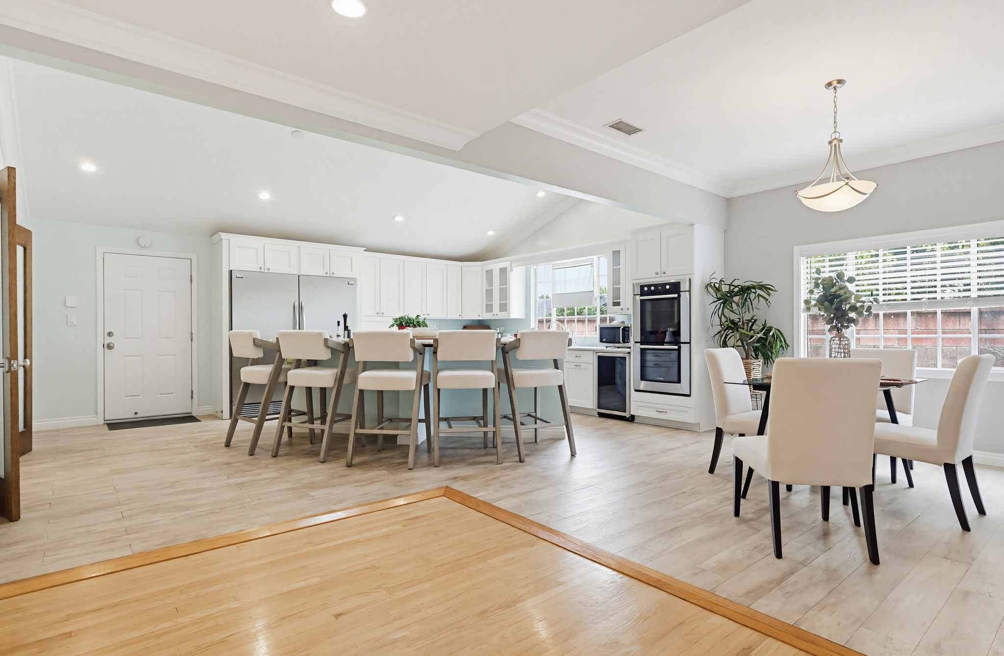 Virtual tour photo 31 of 110 for 1115 W Briarcroft Rd