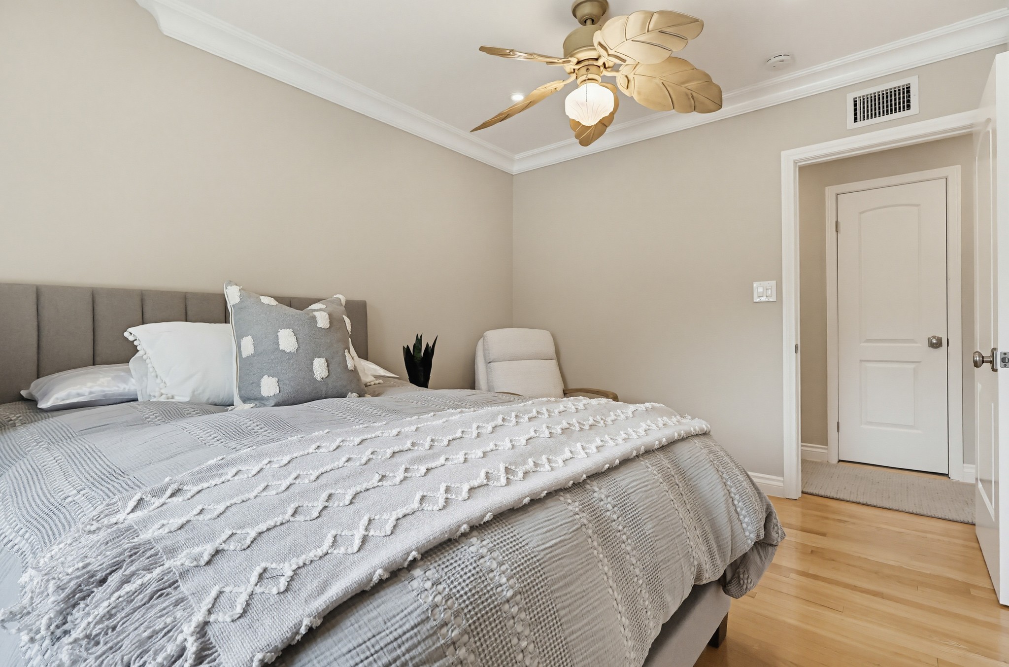 Virtual tour photo 70 of 110 for 1115 W Briarcroft Rd